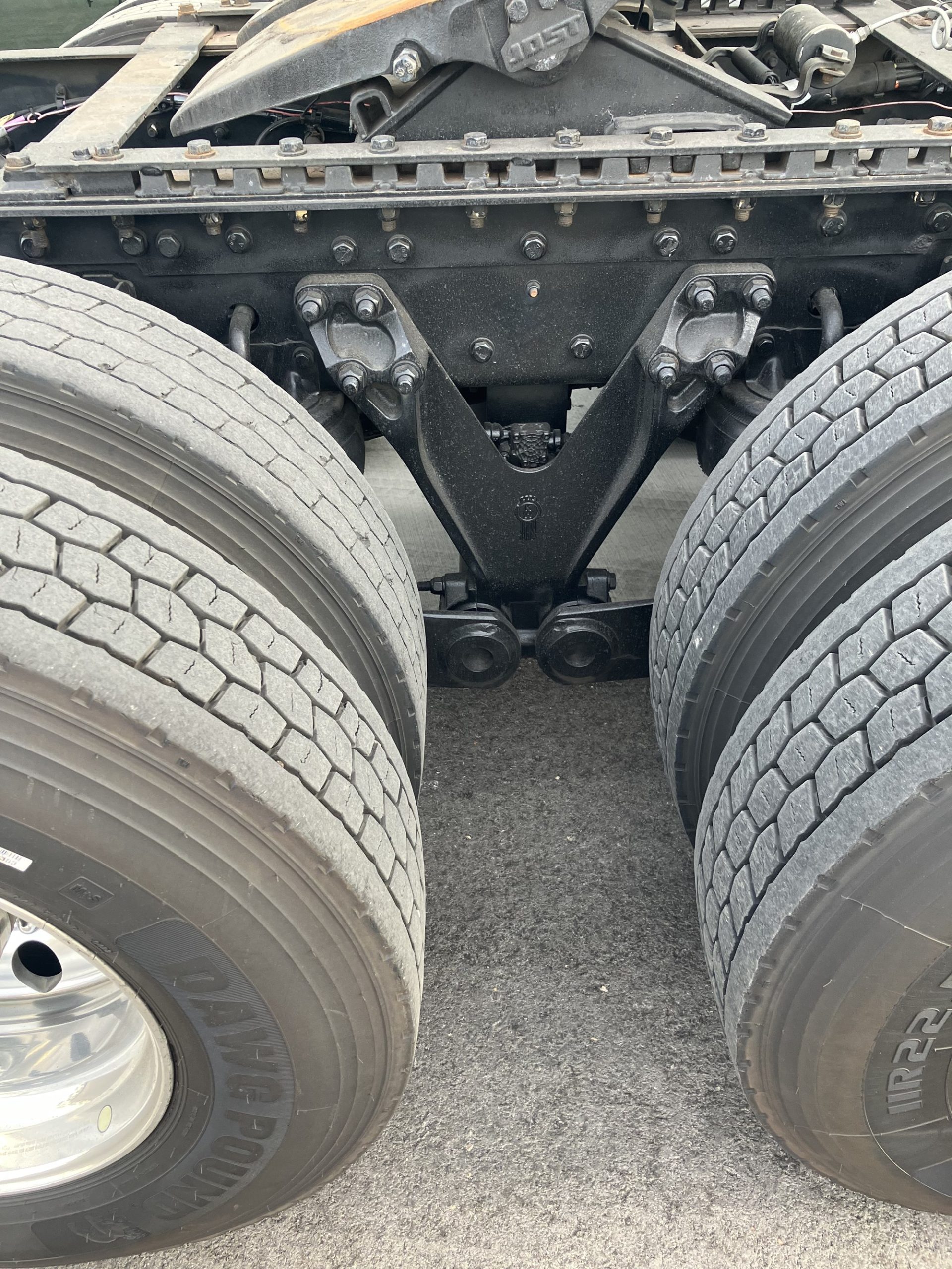 2019 Kenworth T800 - image 4 of 6