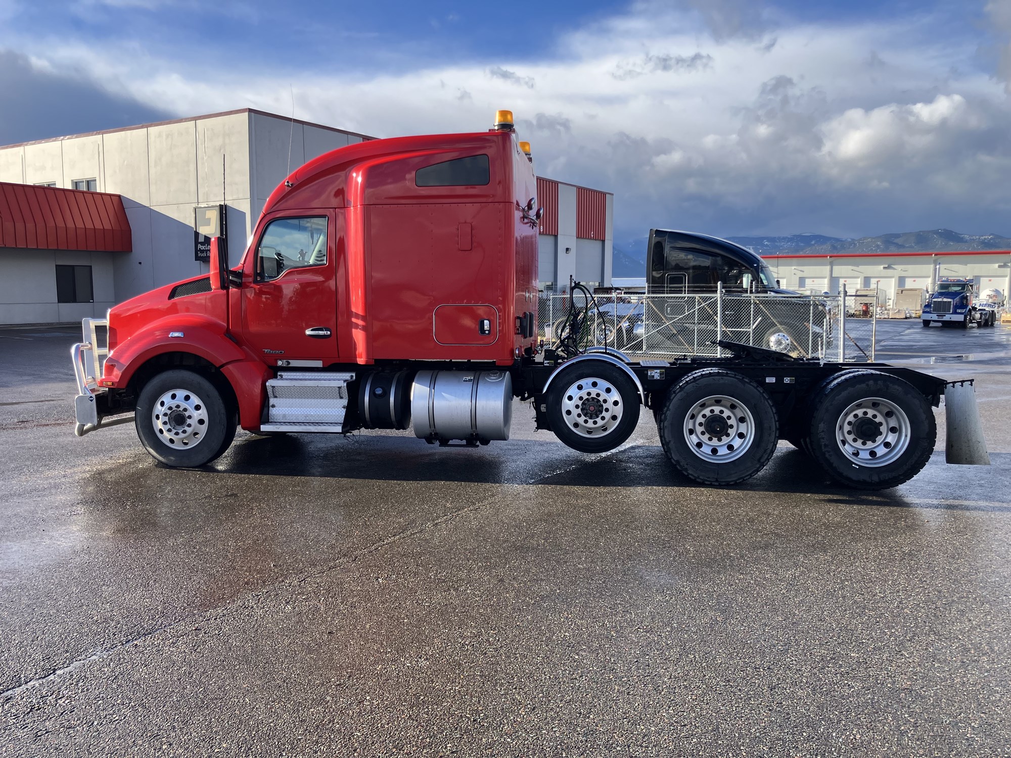 2019 Kenworth T880 - image 5 of 6