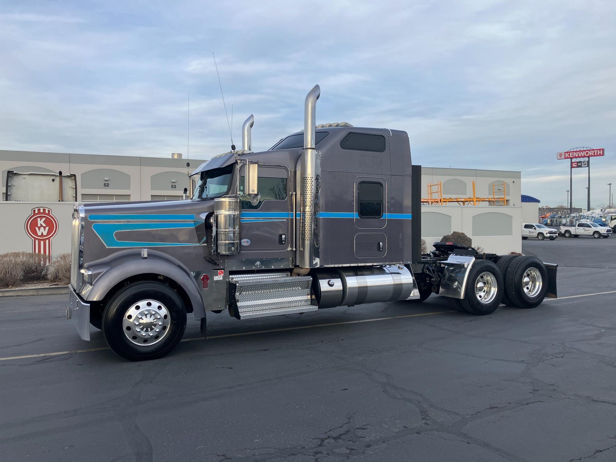 2019 Kenworth W900 - image 1 of 6