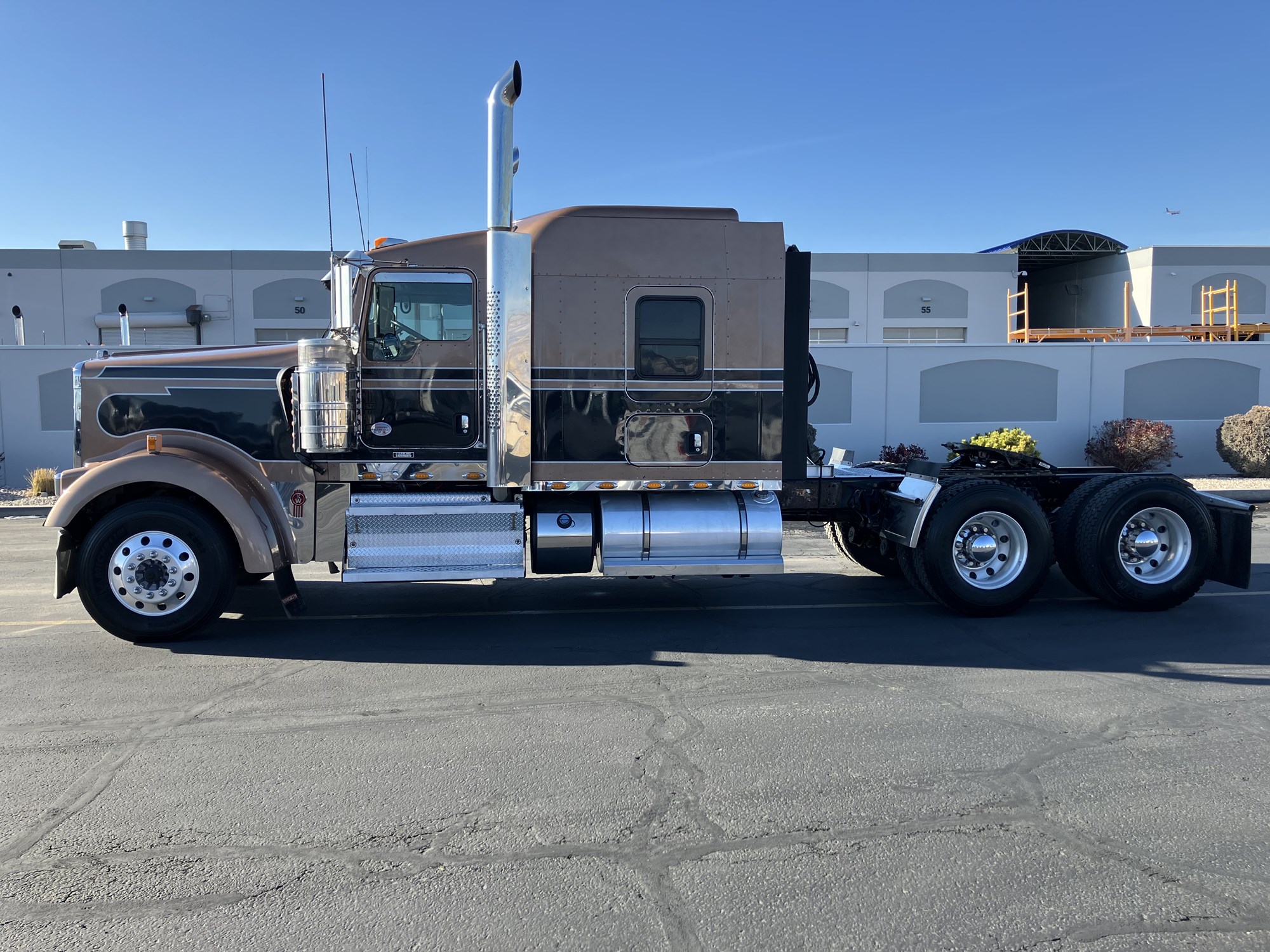 2019 Kenworth W900 - image 1 of 6