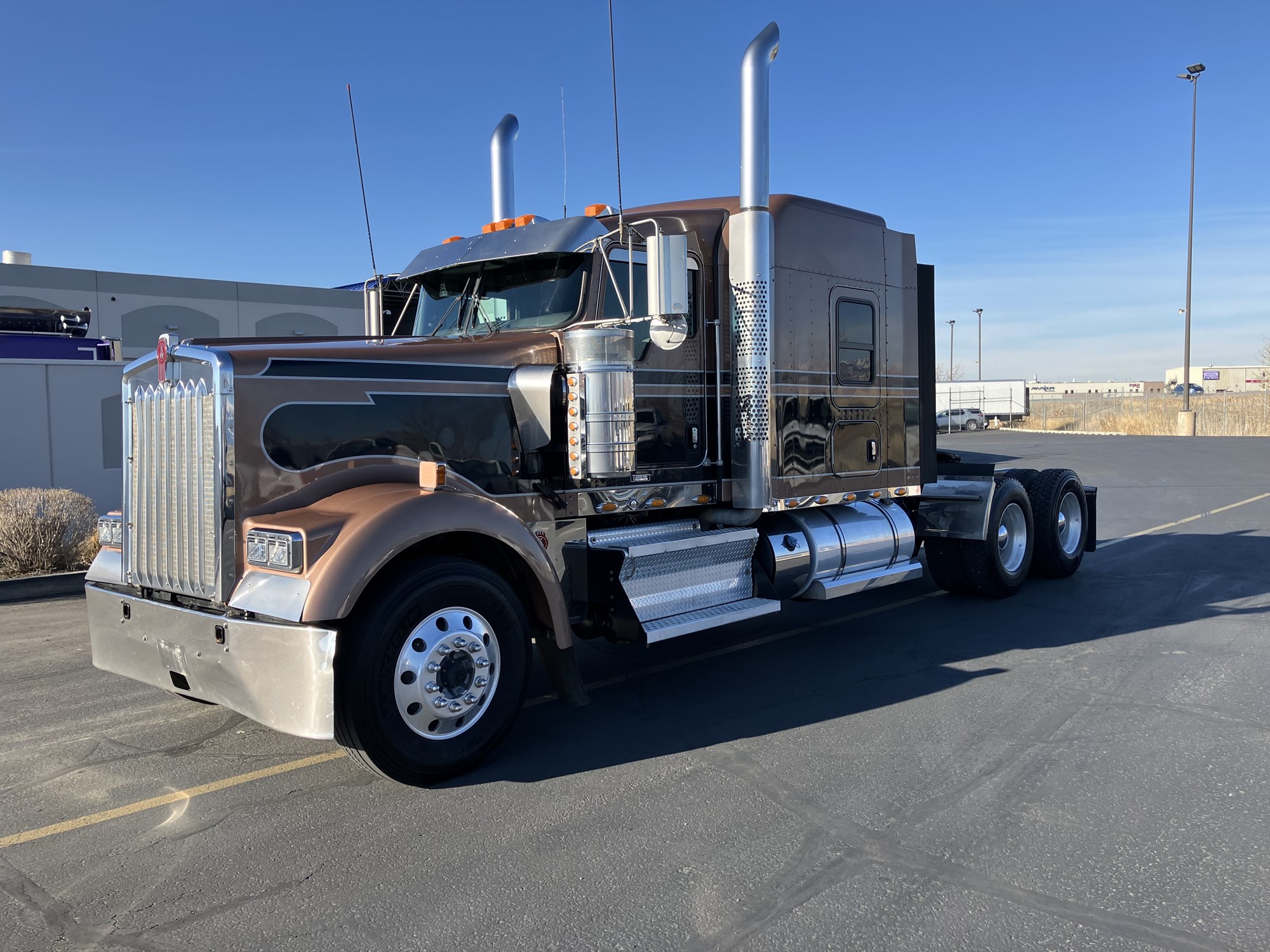 2019 Kenworth W900 - image 2 of 6