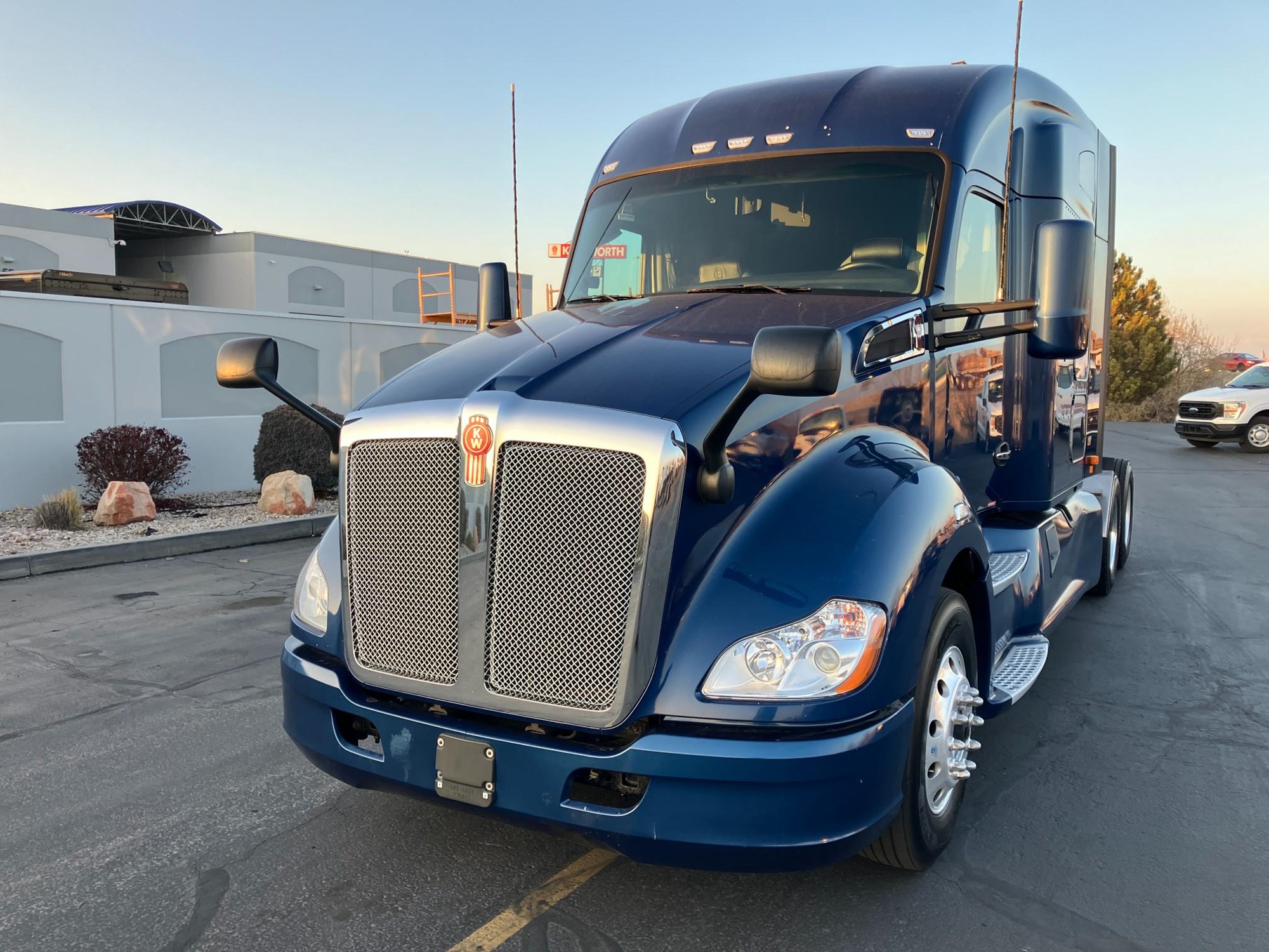 2020 Kenworth T680 - image 2 of 6