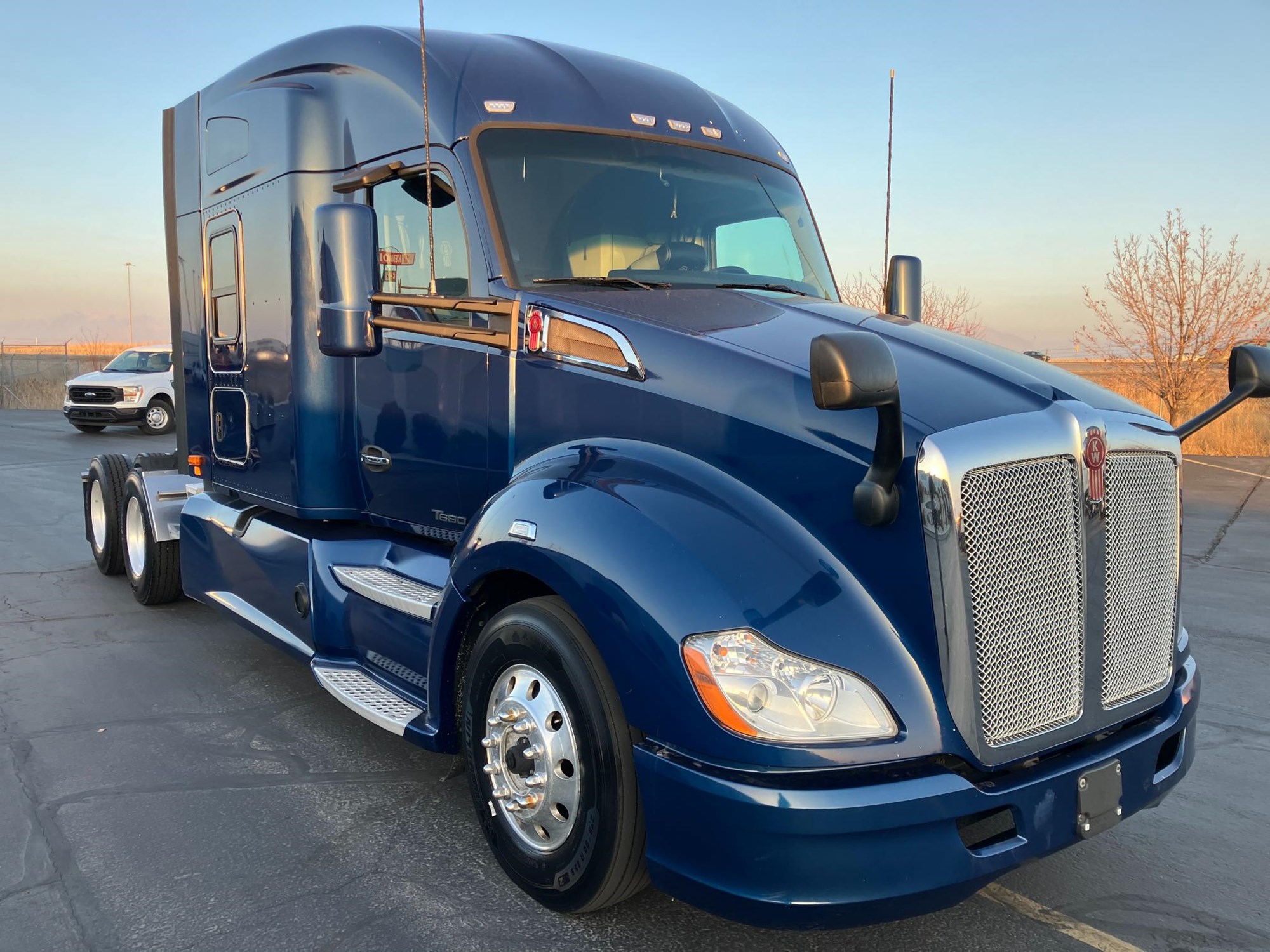 2020 Kenworth T680 - image 3 of 6