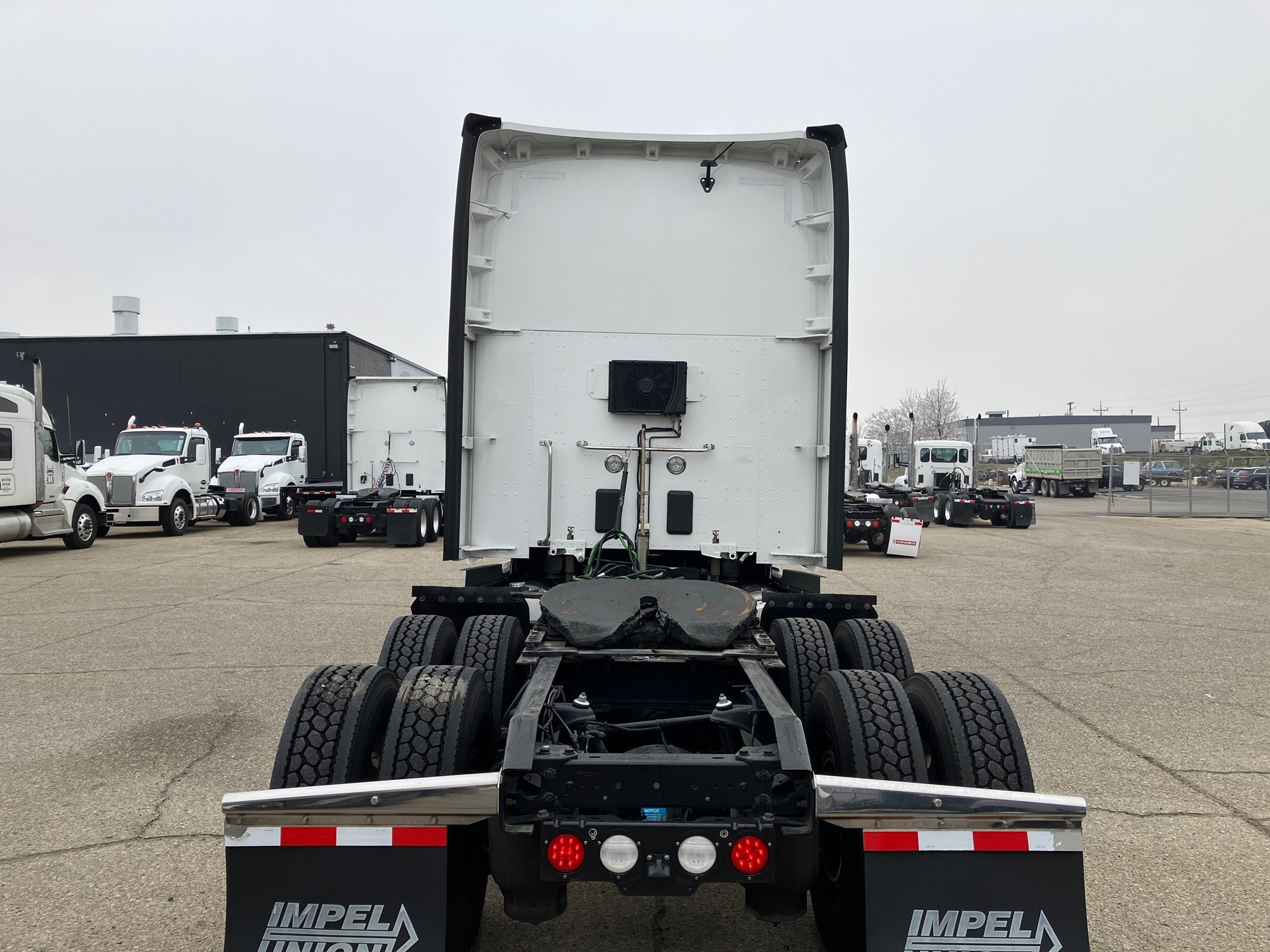 2020 Kenworth T680 - image 2 of 6