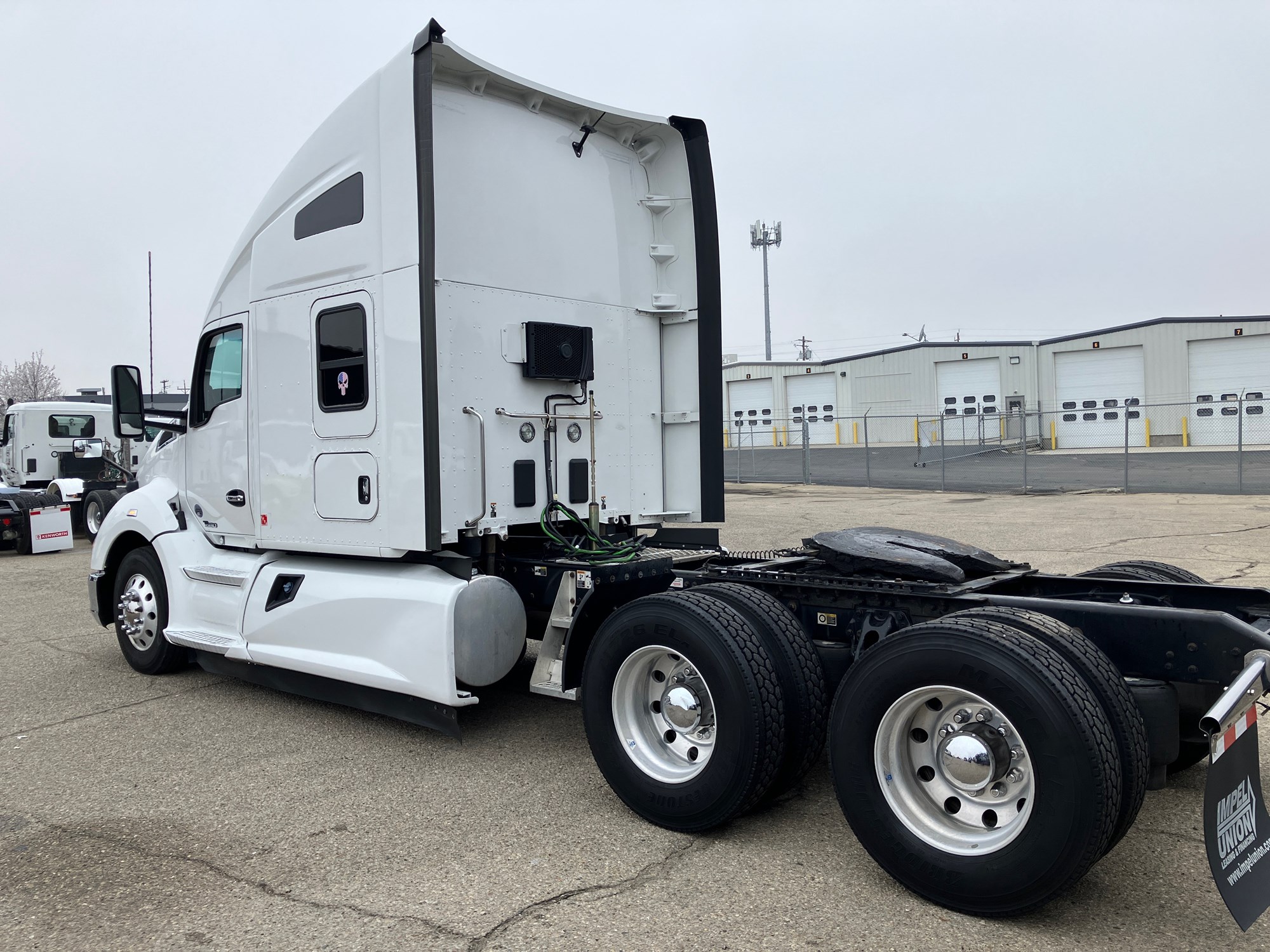 2020 Kenworth T680 - image 5 of 6