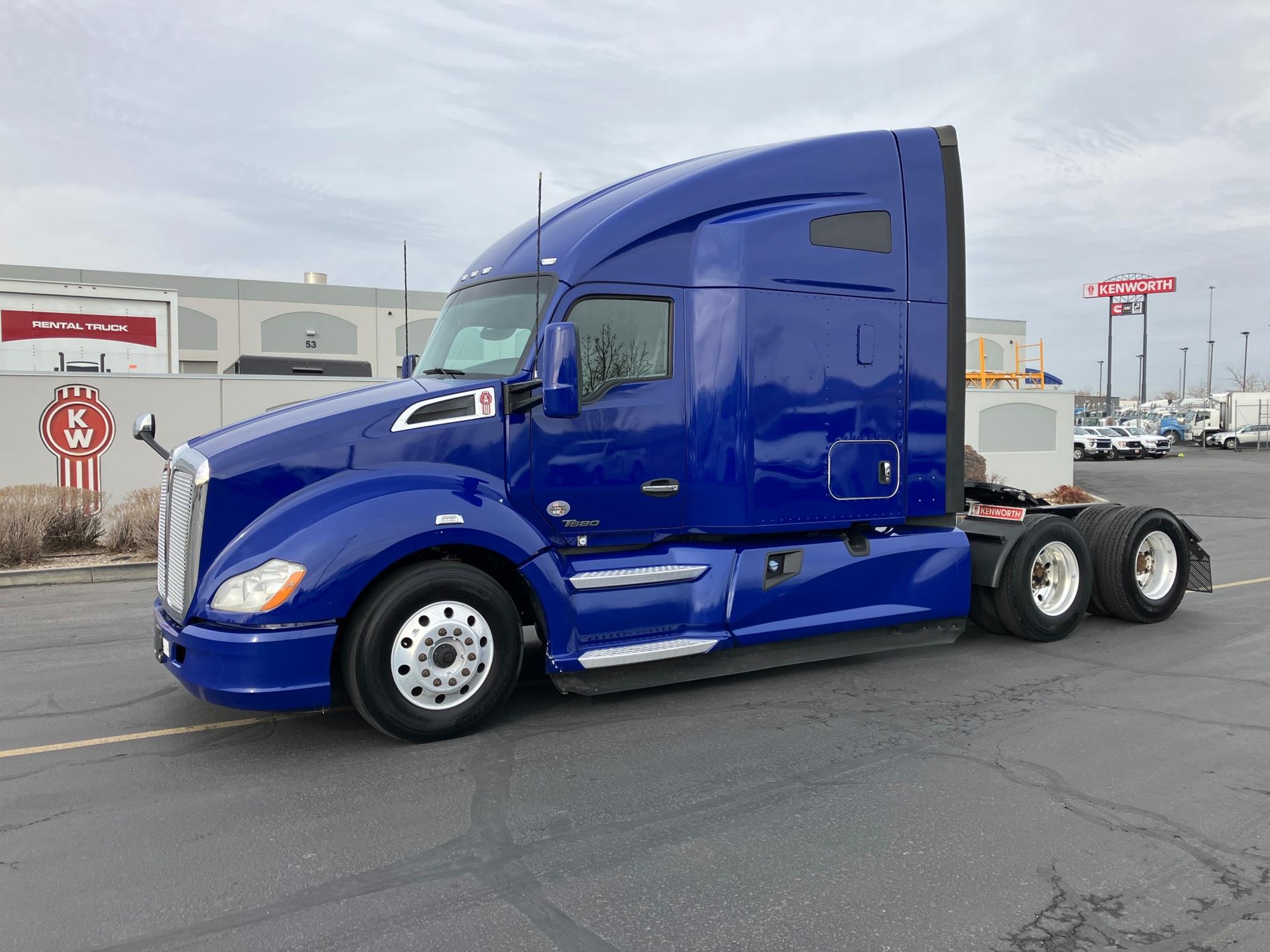 2021 Kenworth T680 - image 1 of 6