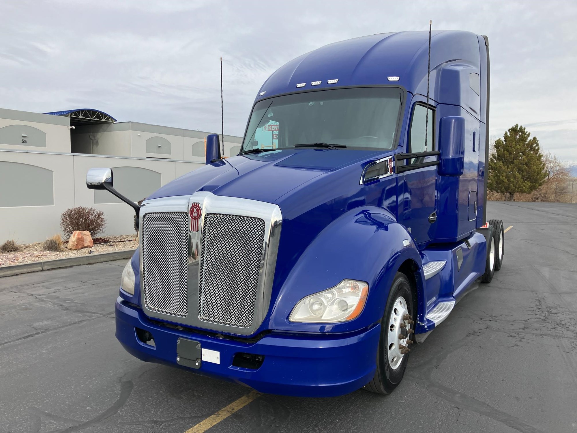 2021 Kenworth T680 - image 2 of 6