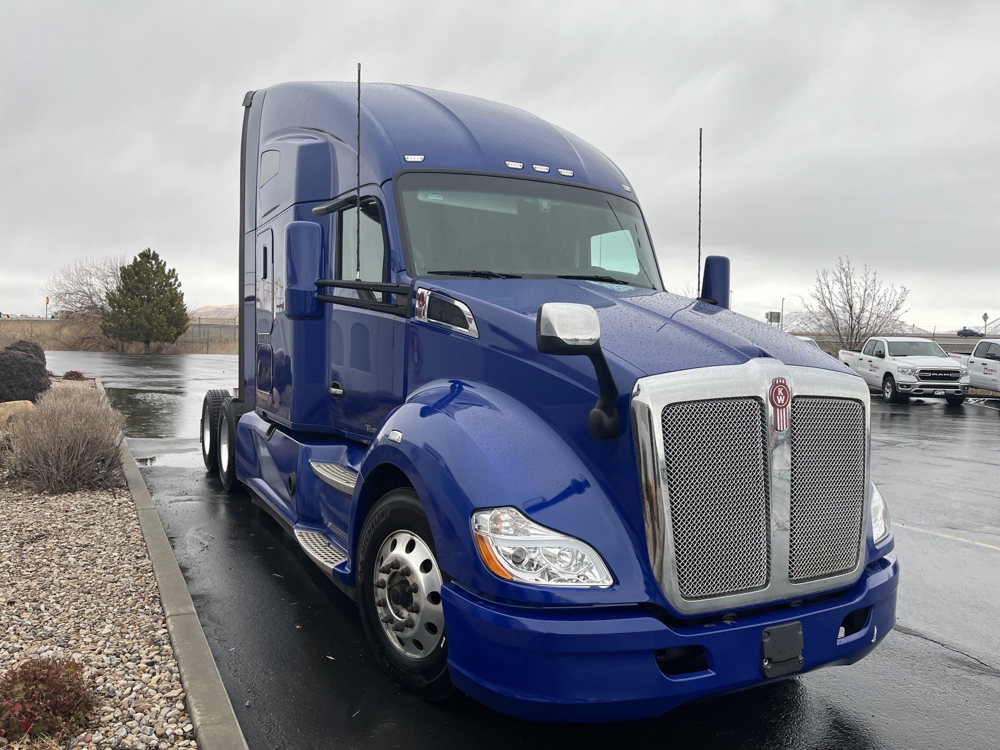 2021 Kenworth T680 - image 2 of 6