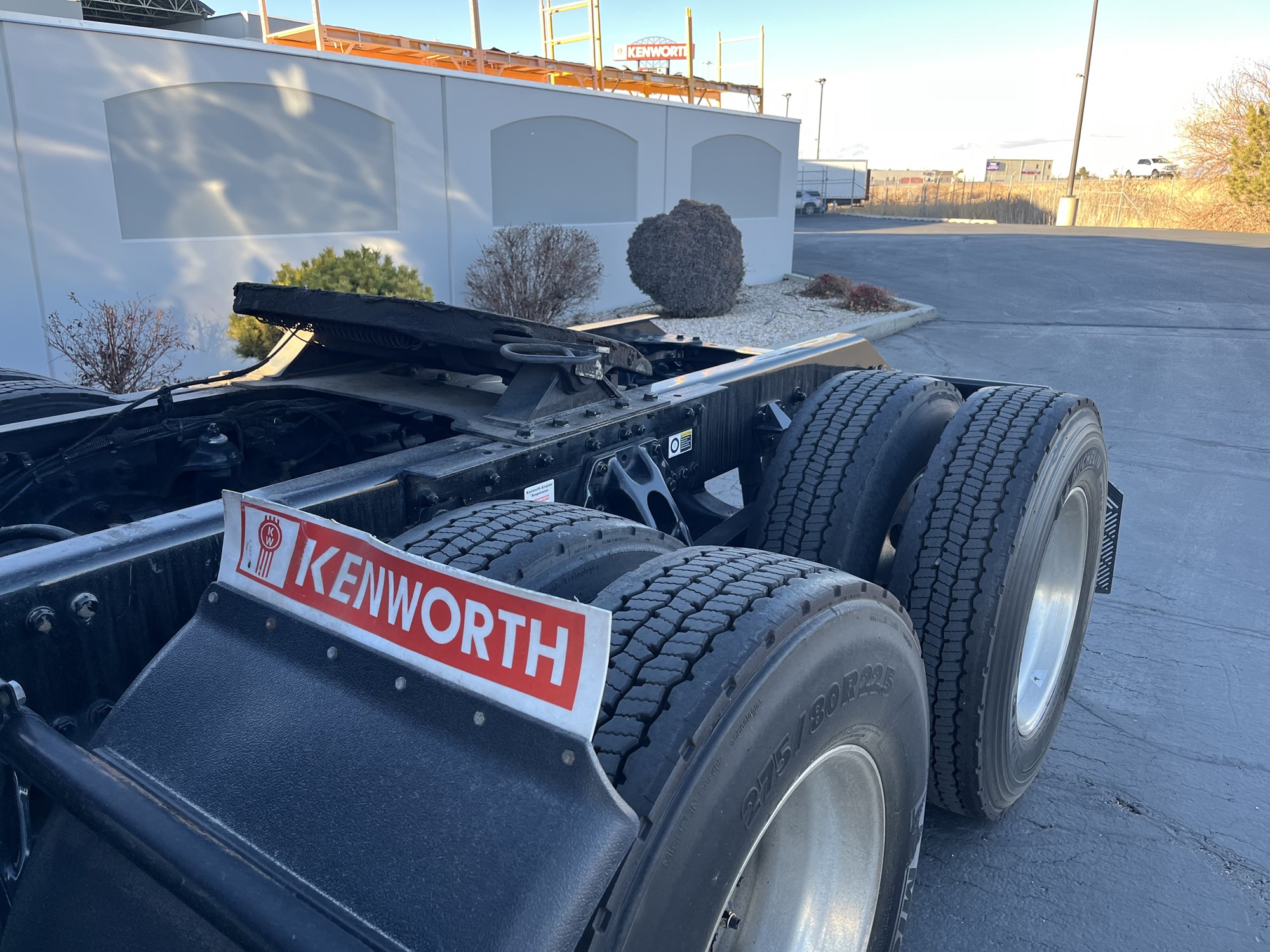 2021 Kenworth T680 - image 4 of 6