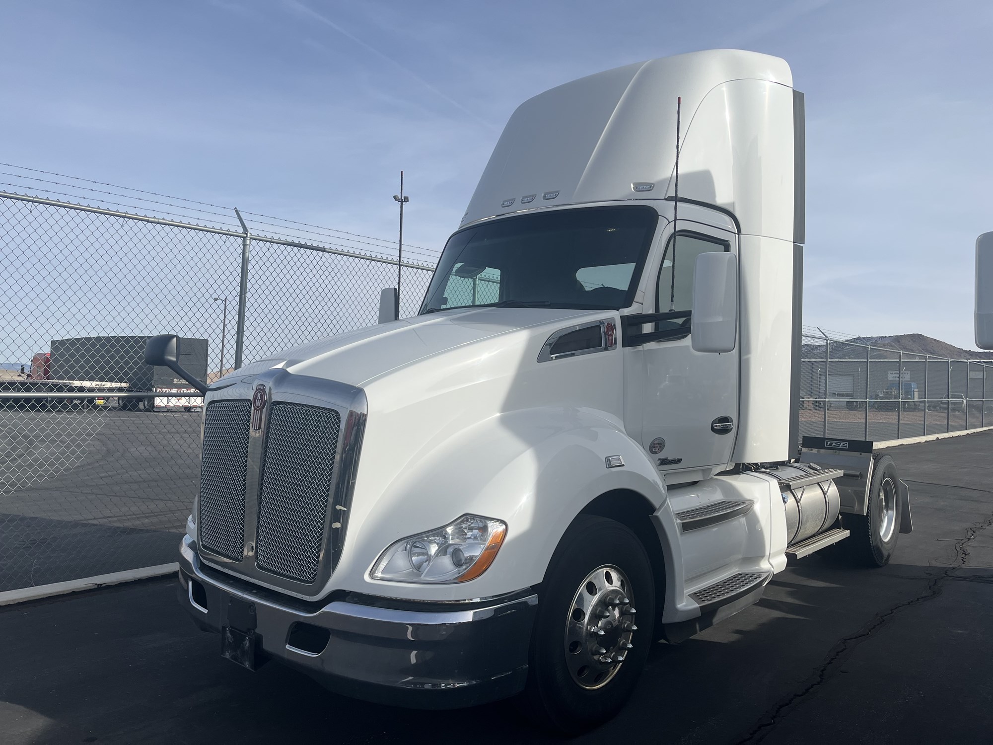 2021 Kenworth T680 - image 1 of 5