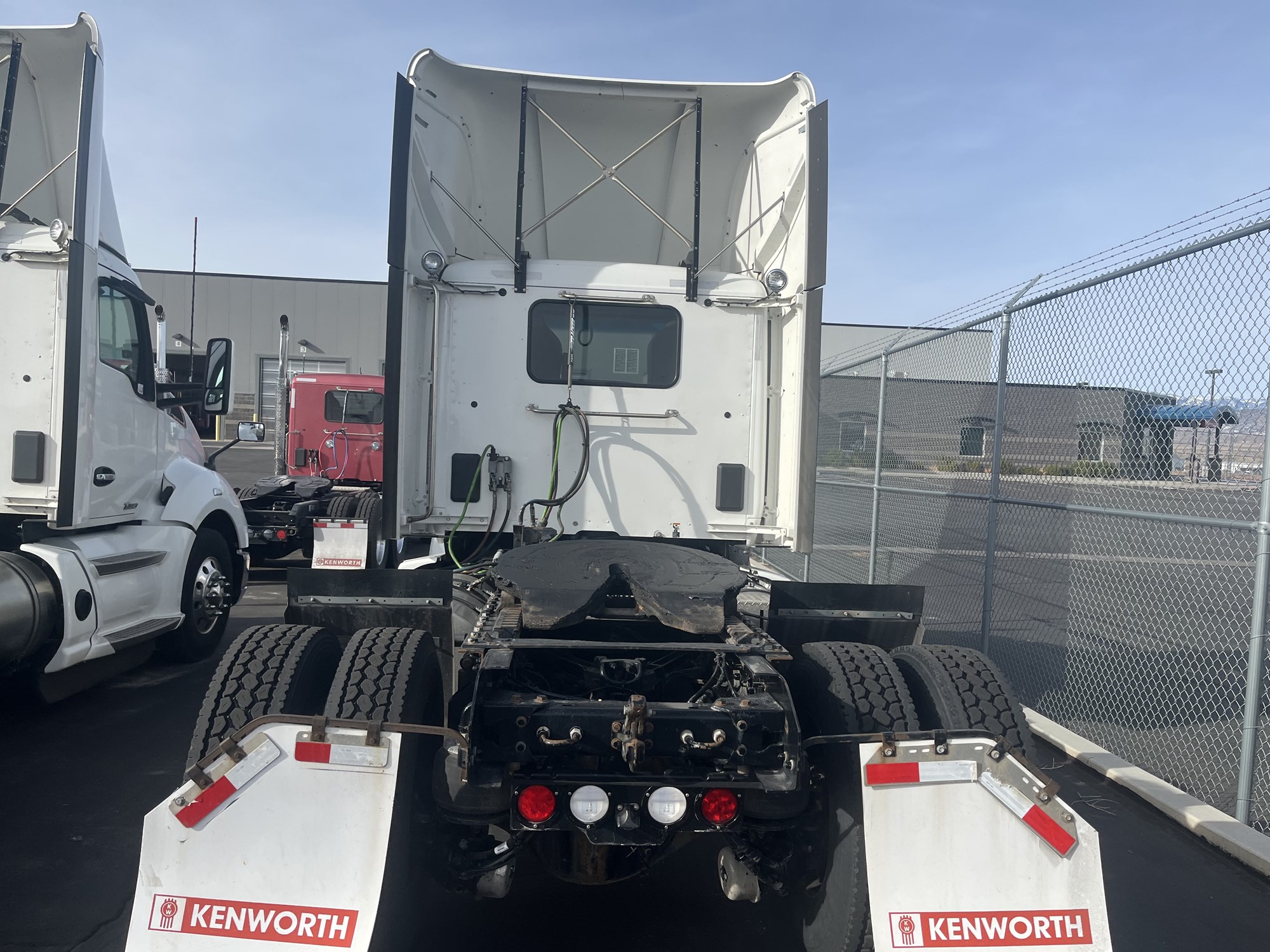 2021 Kenworth T680 - image 2 of 5