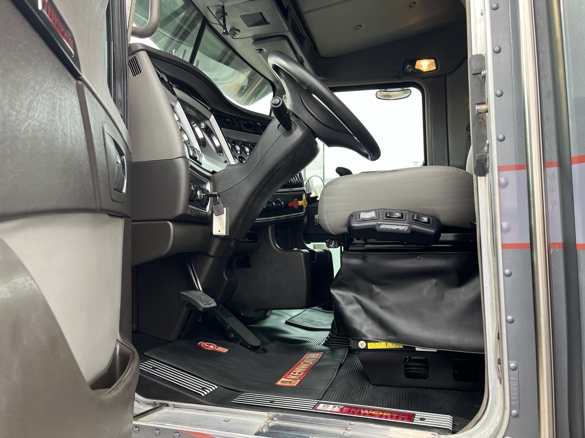 2021 Kenworth W900L - image 6 of 6