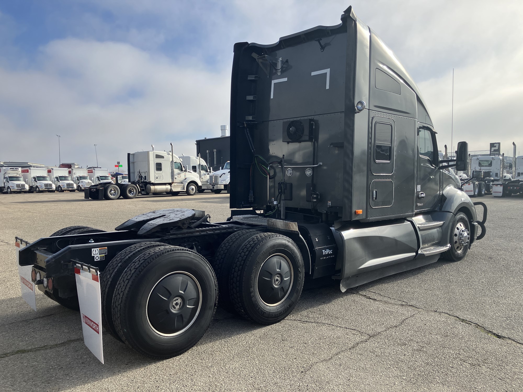 2022 Kenworth T680 - image 5 of 6