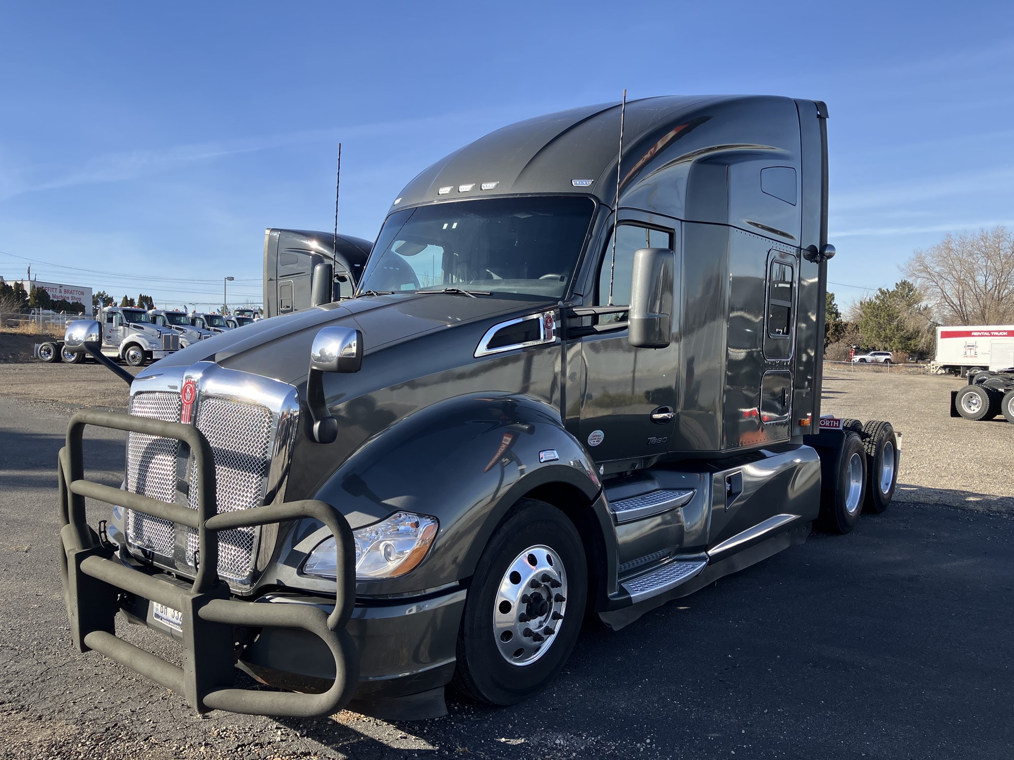 2022 Kenworth T680 - image 1 of 6