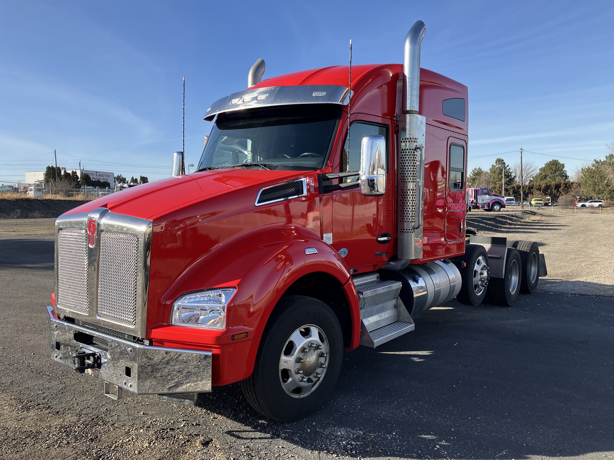 2024 Kenworth T880 - image 1 of 6