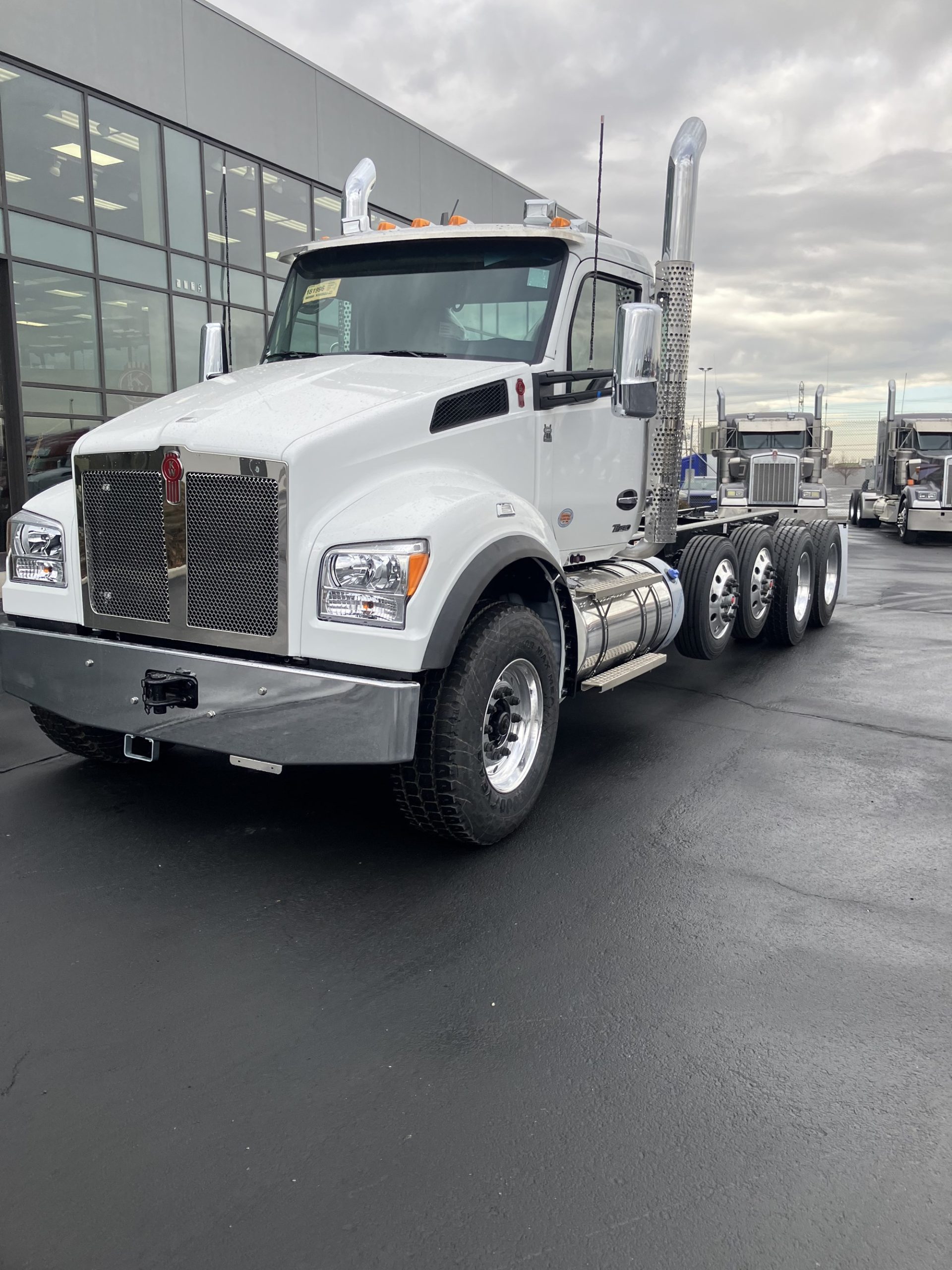 2025 Kenworth T880 - image 1 of 5