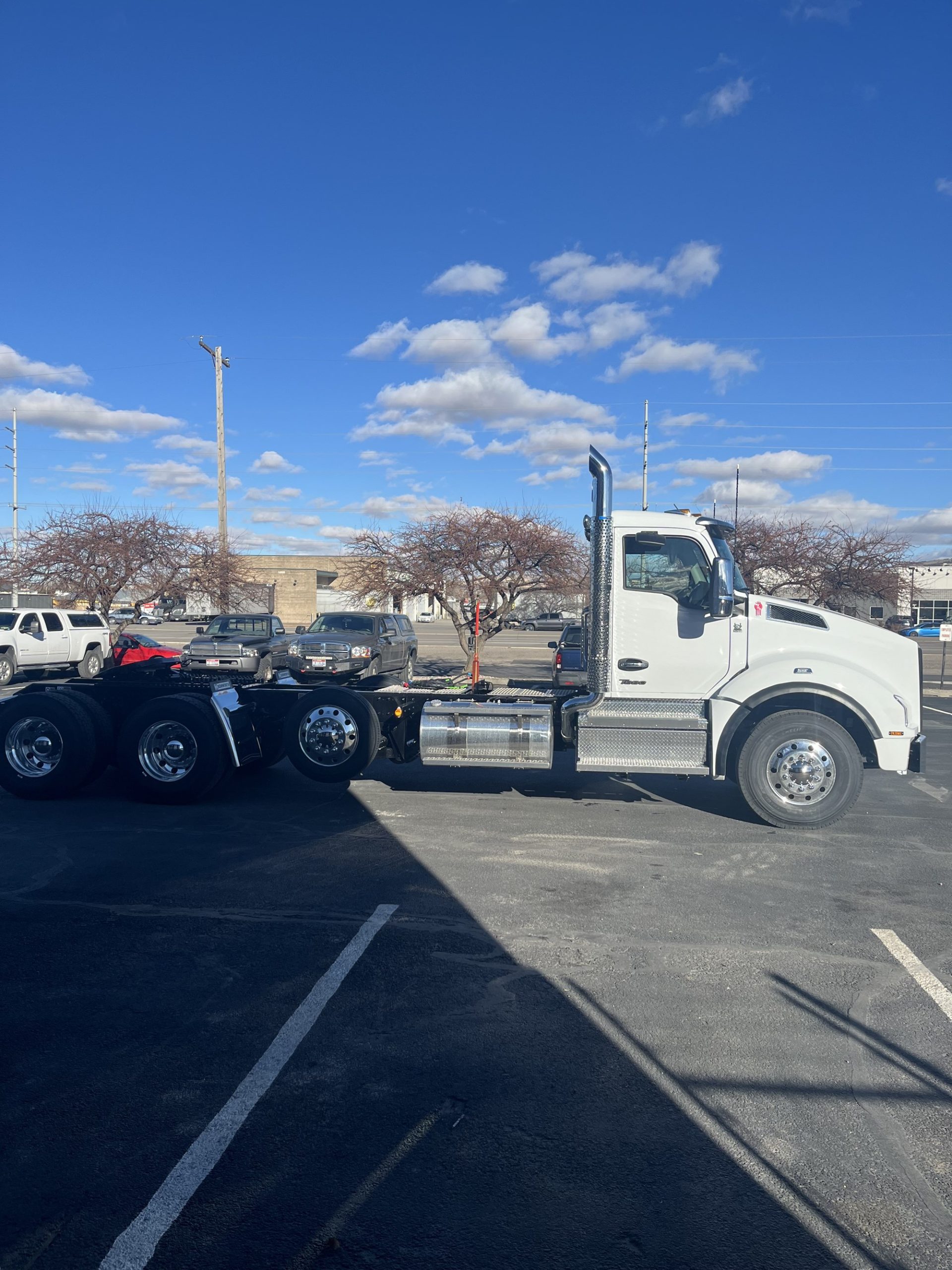 2025 Kenworth T880 - image 4 of 6