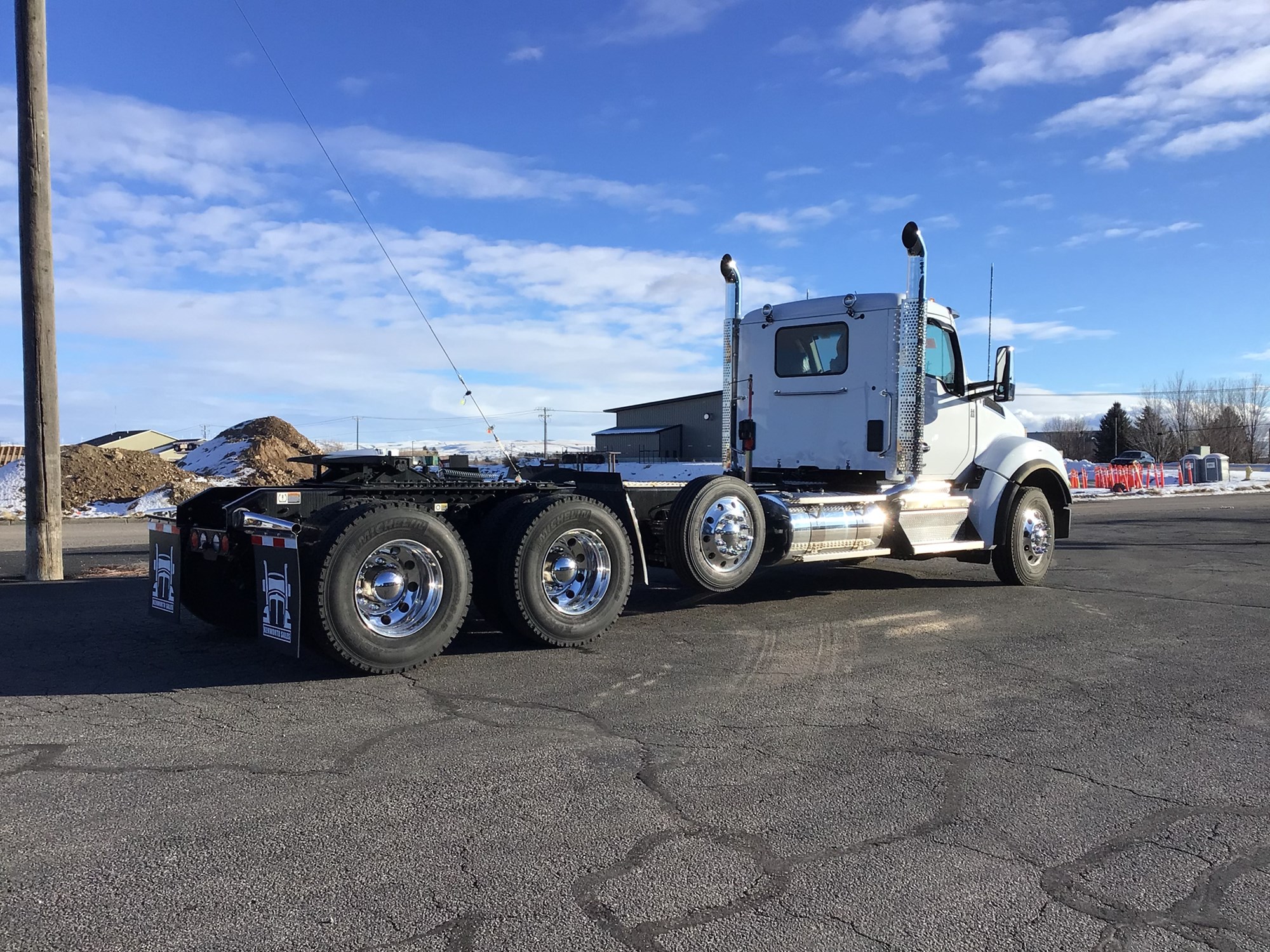 2025 Kenworth T880 - image 4 of 6