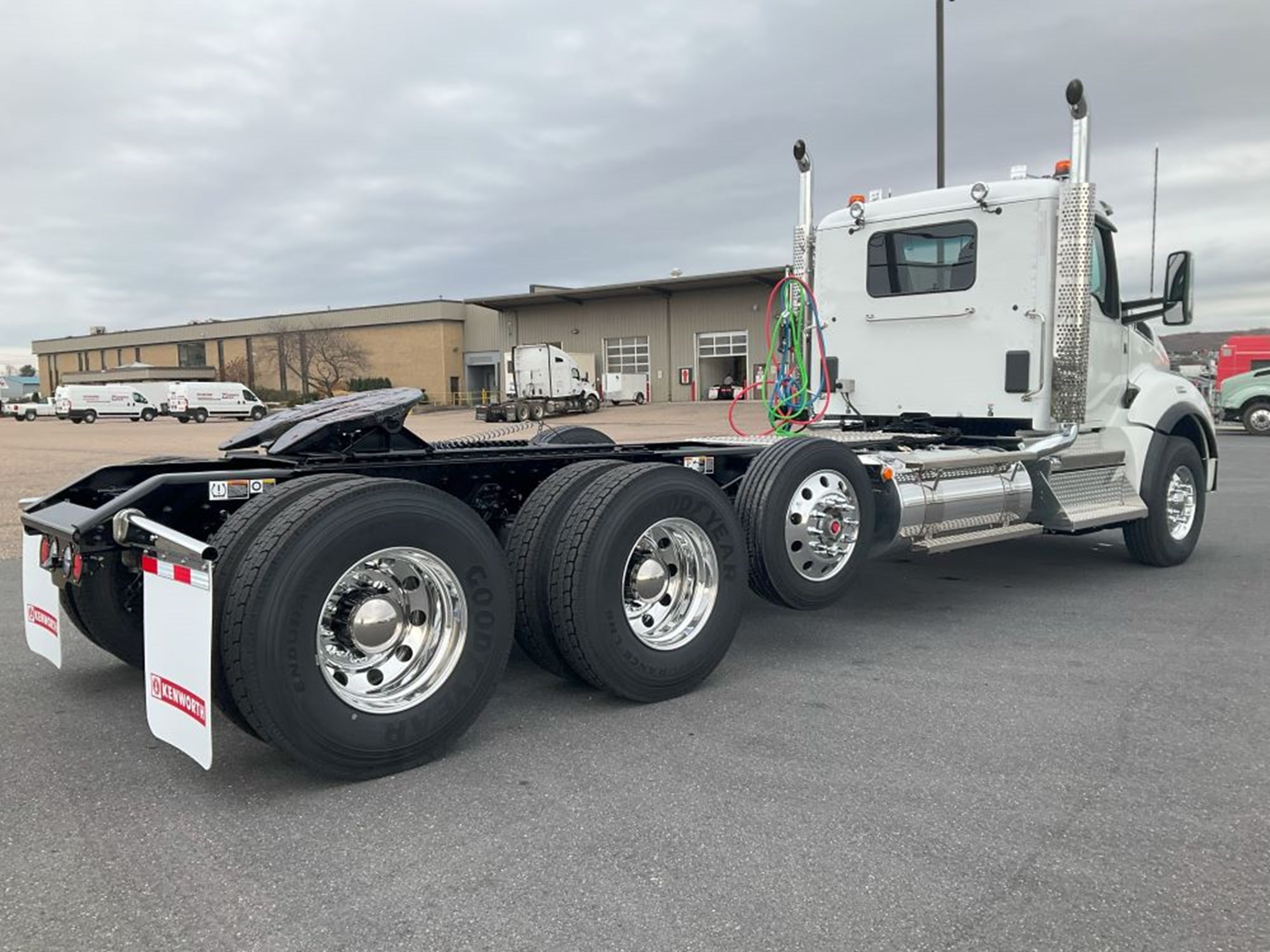 2025 Kenworth T880 - image 5 of 6