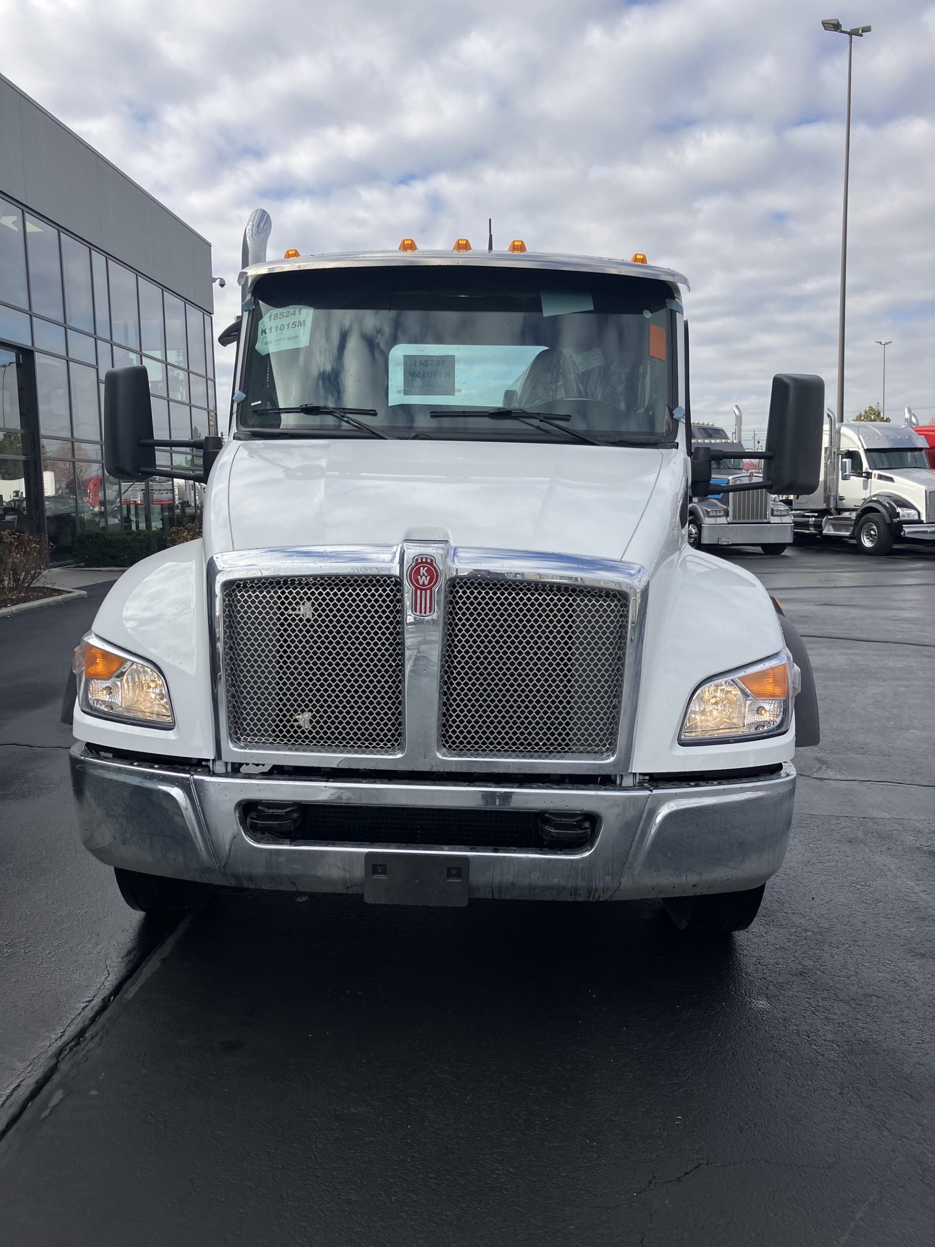 2025 Kenworth T380 - image 3 of 6