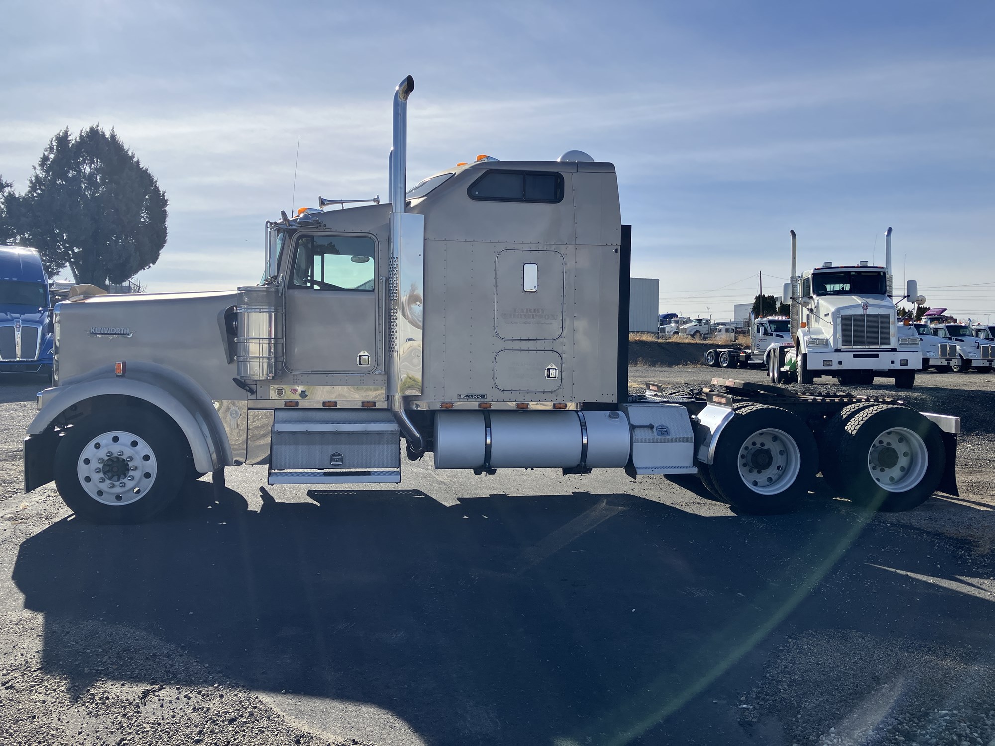 1999 Kenworth W900 - image 2 of 6