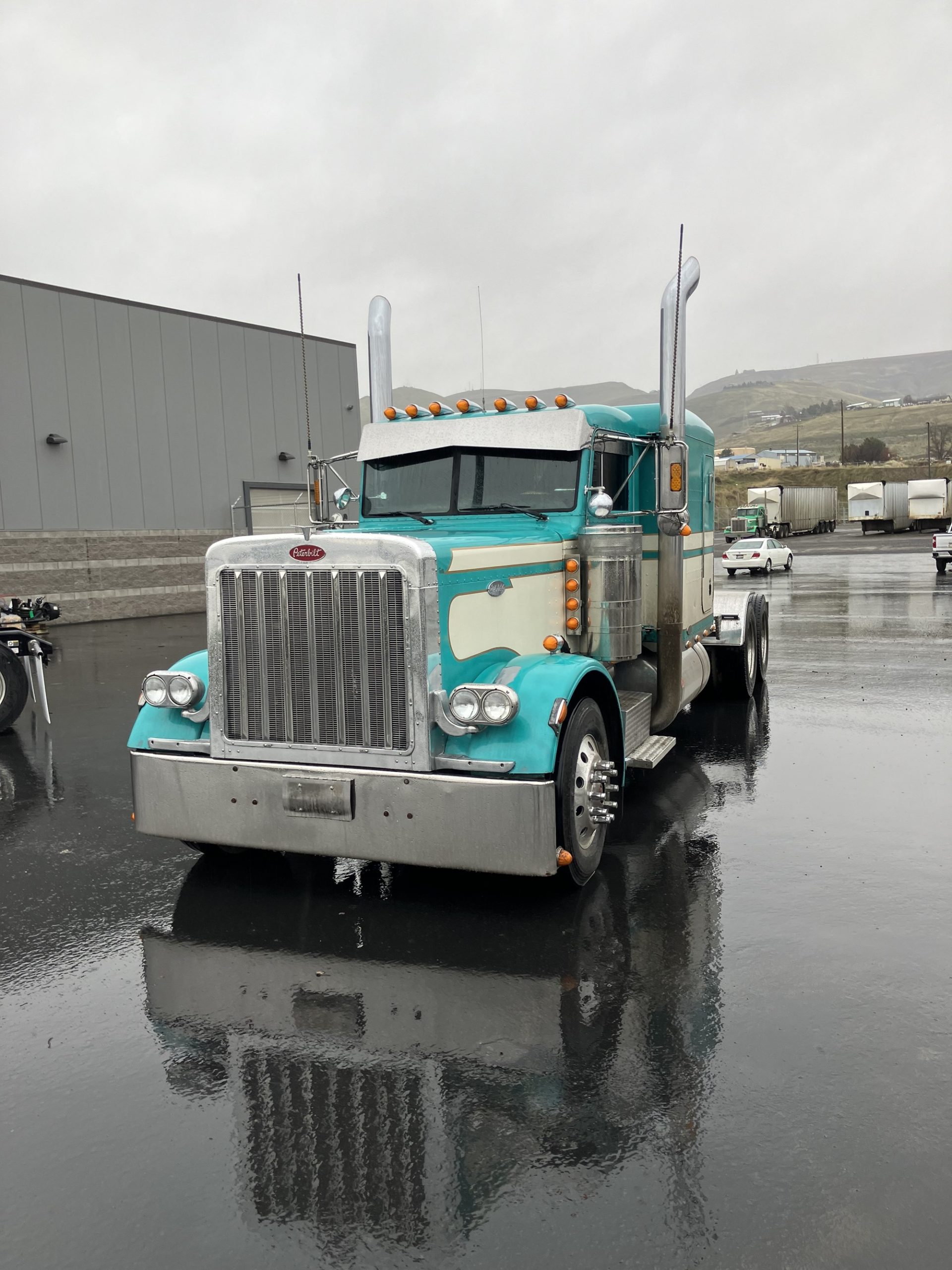 2005 Peterbilt 379 - image 1 of 6