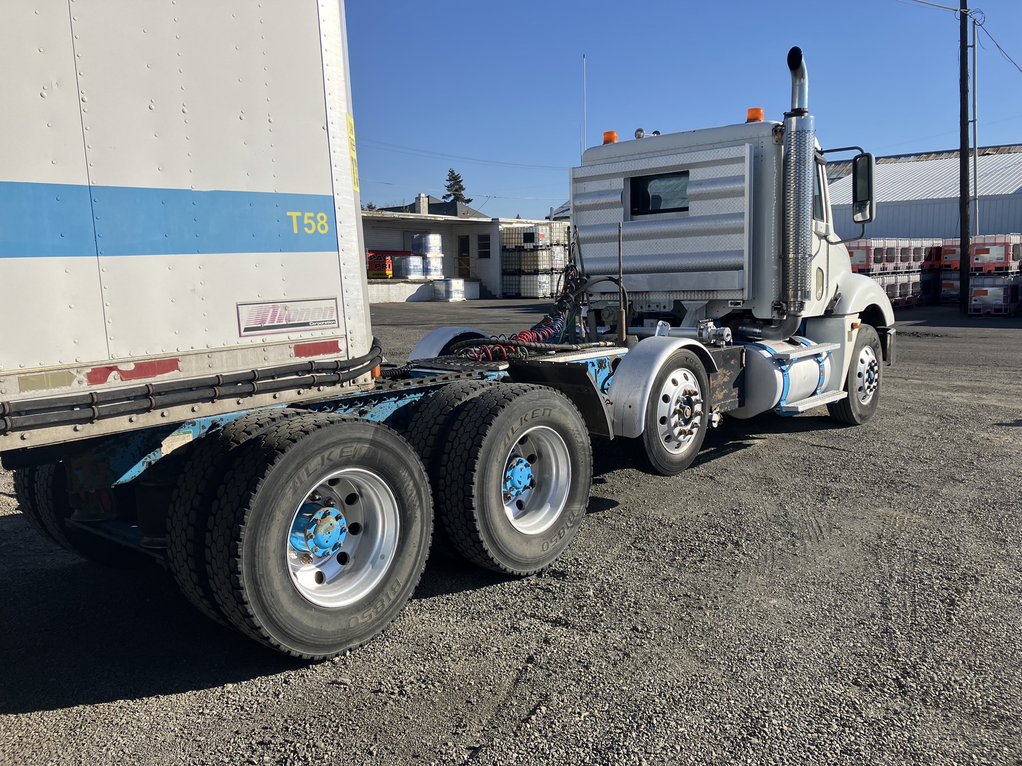 2005 Freightliner Columbia - image 3 of 5