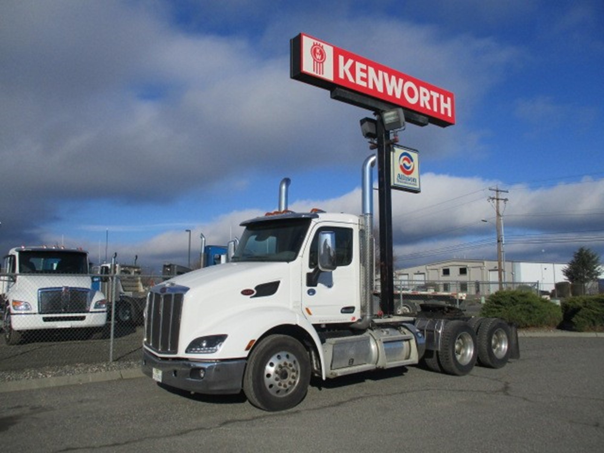 2016 Peterbilt 579 - image 1 of 6