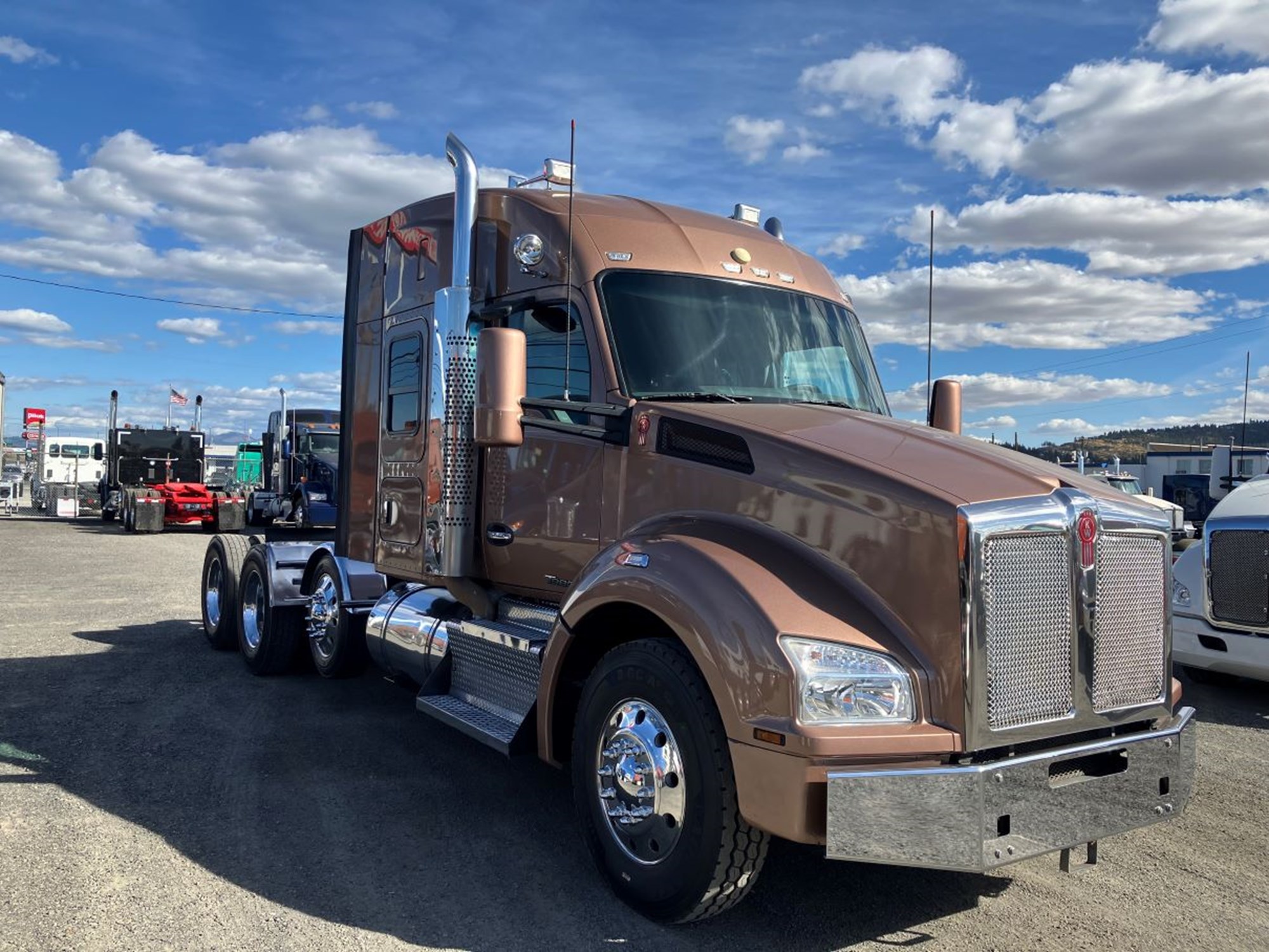 2016 Kenworth T880 - image 2 of 6