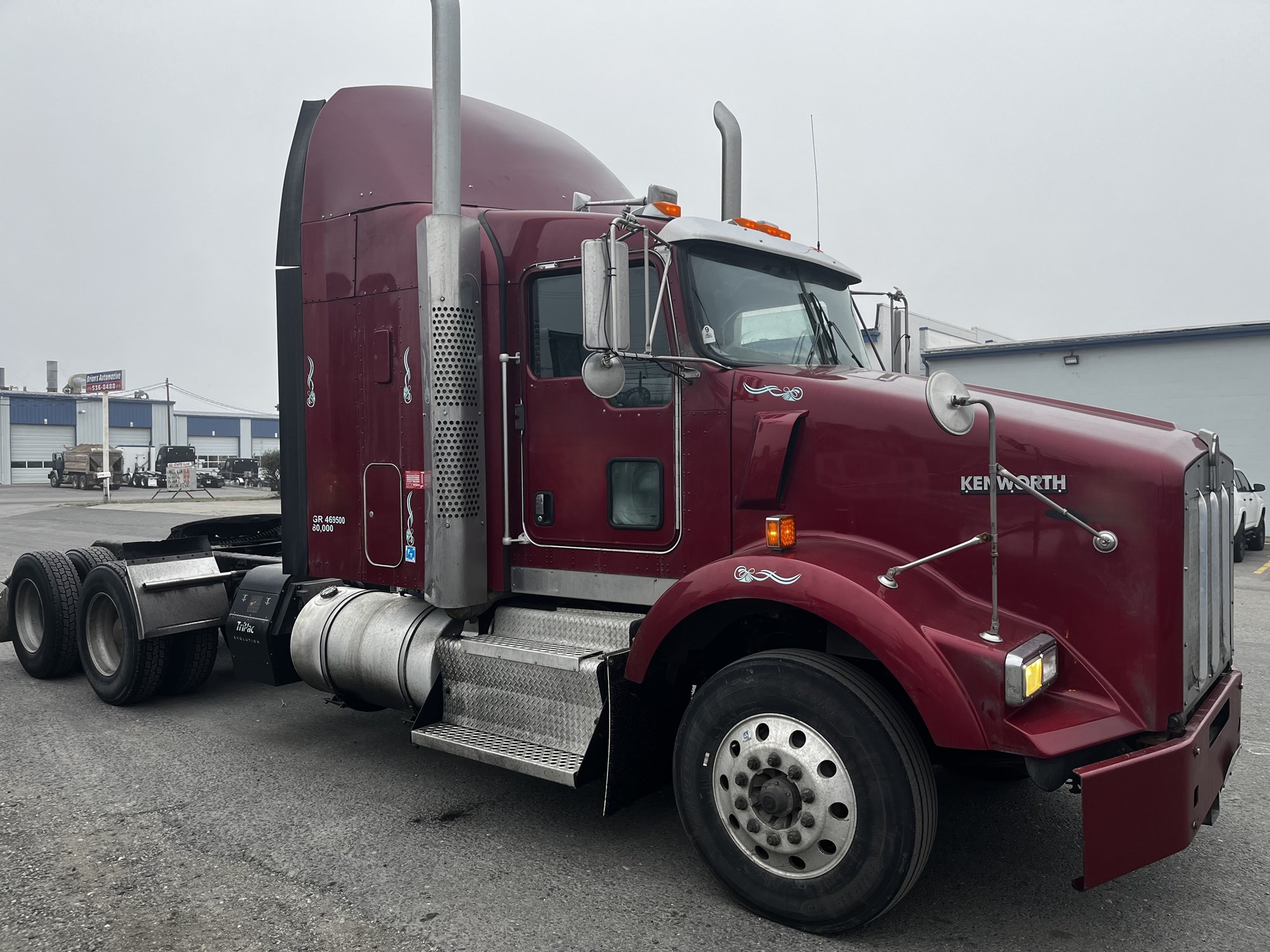 2016 Kenworth T800 - image 3 of 6