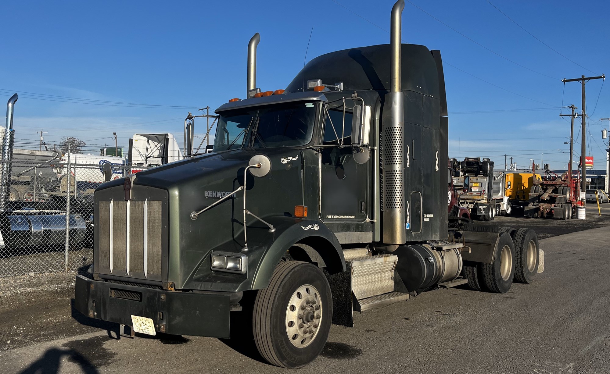 2016 Kenworth T800 - image 1 of 6