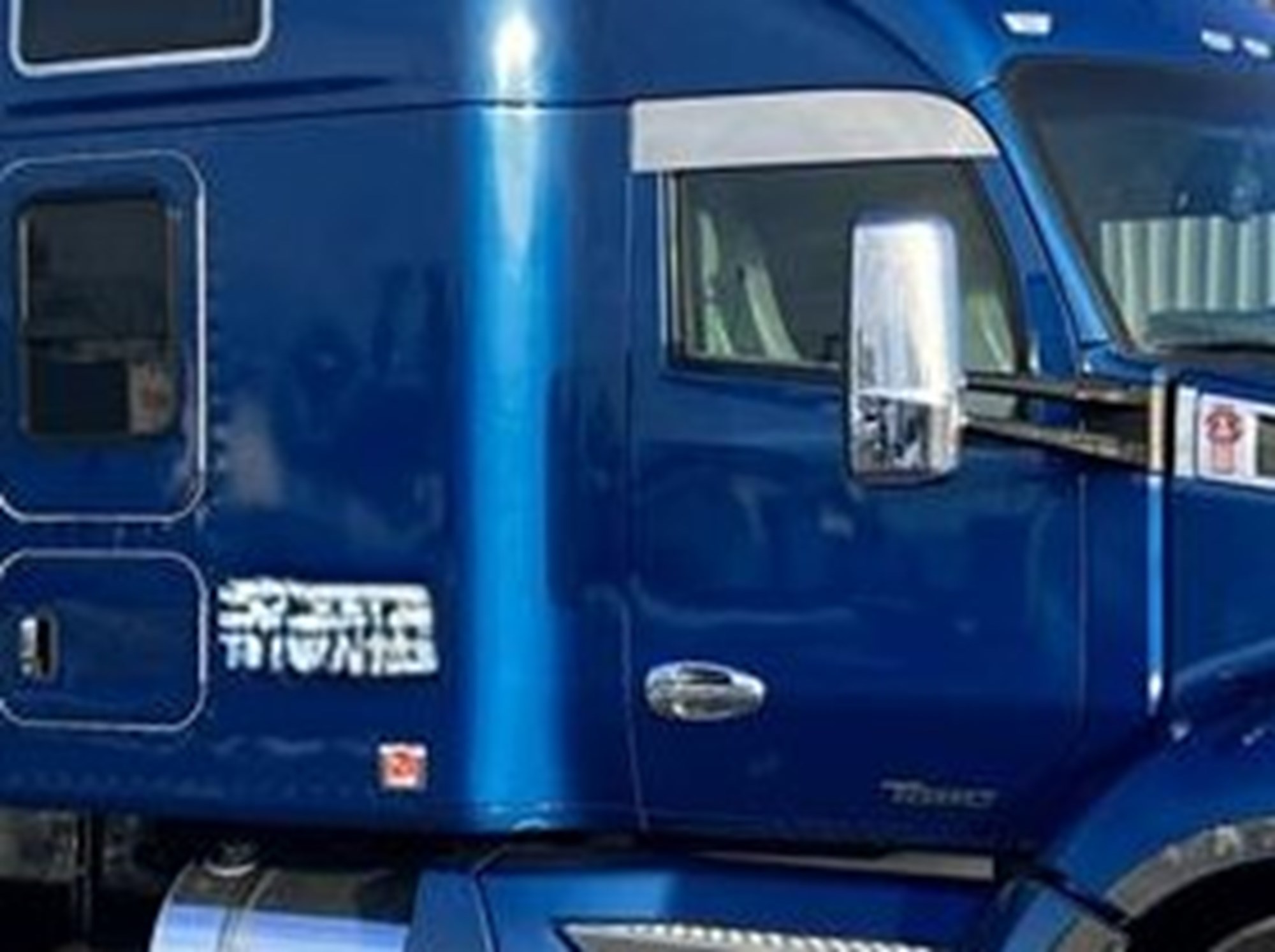 2017 Kenworth T680 - image 2 of 2