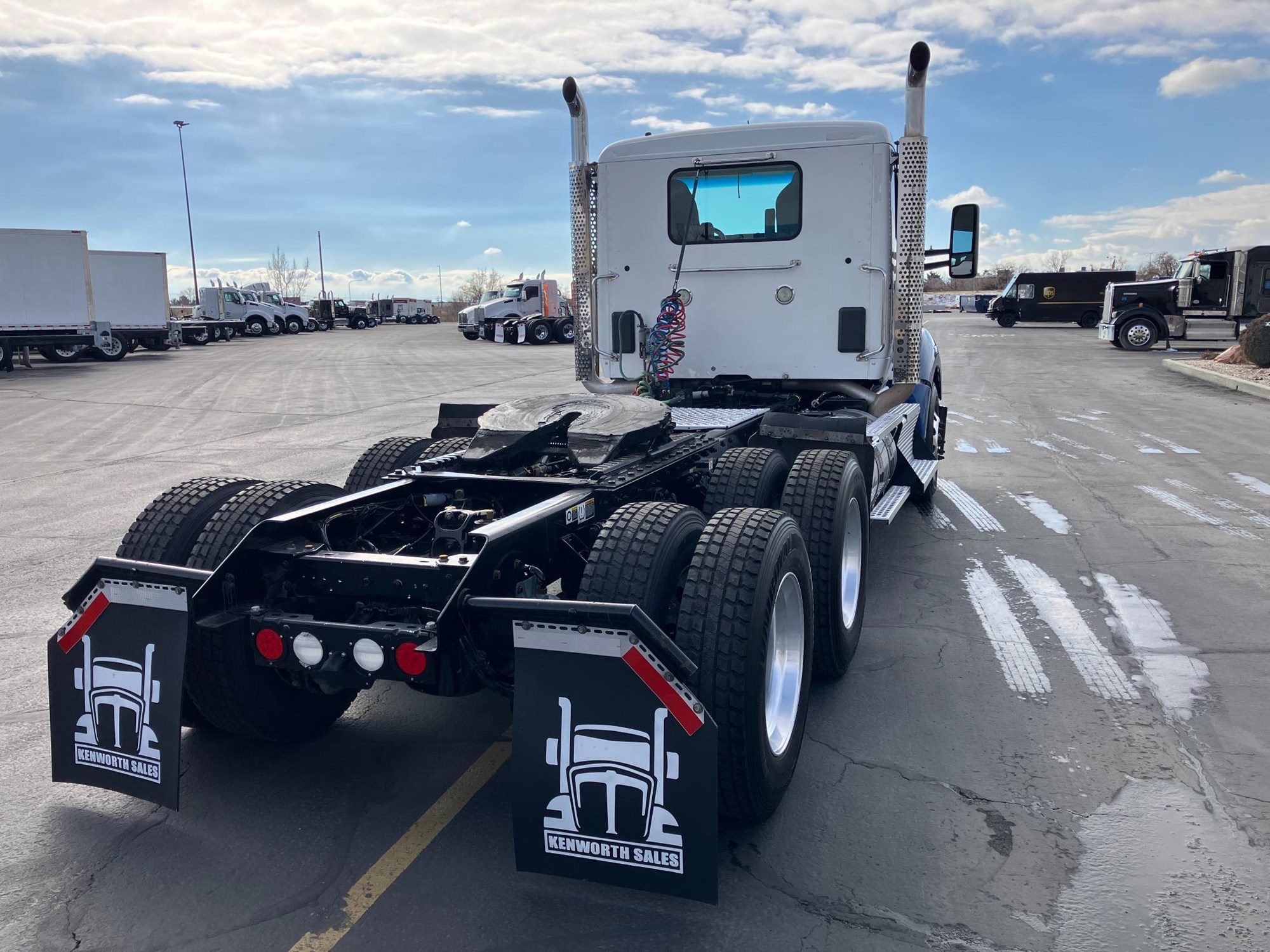 2017 Kenworth T680 - image 4 of 6