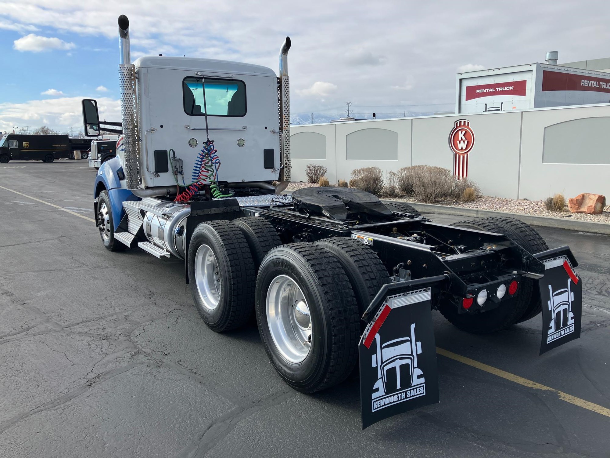 2017 Kenworth T680 - image 5 of 6