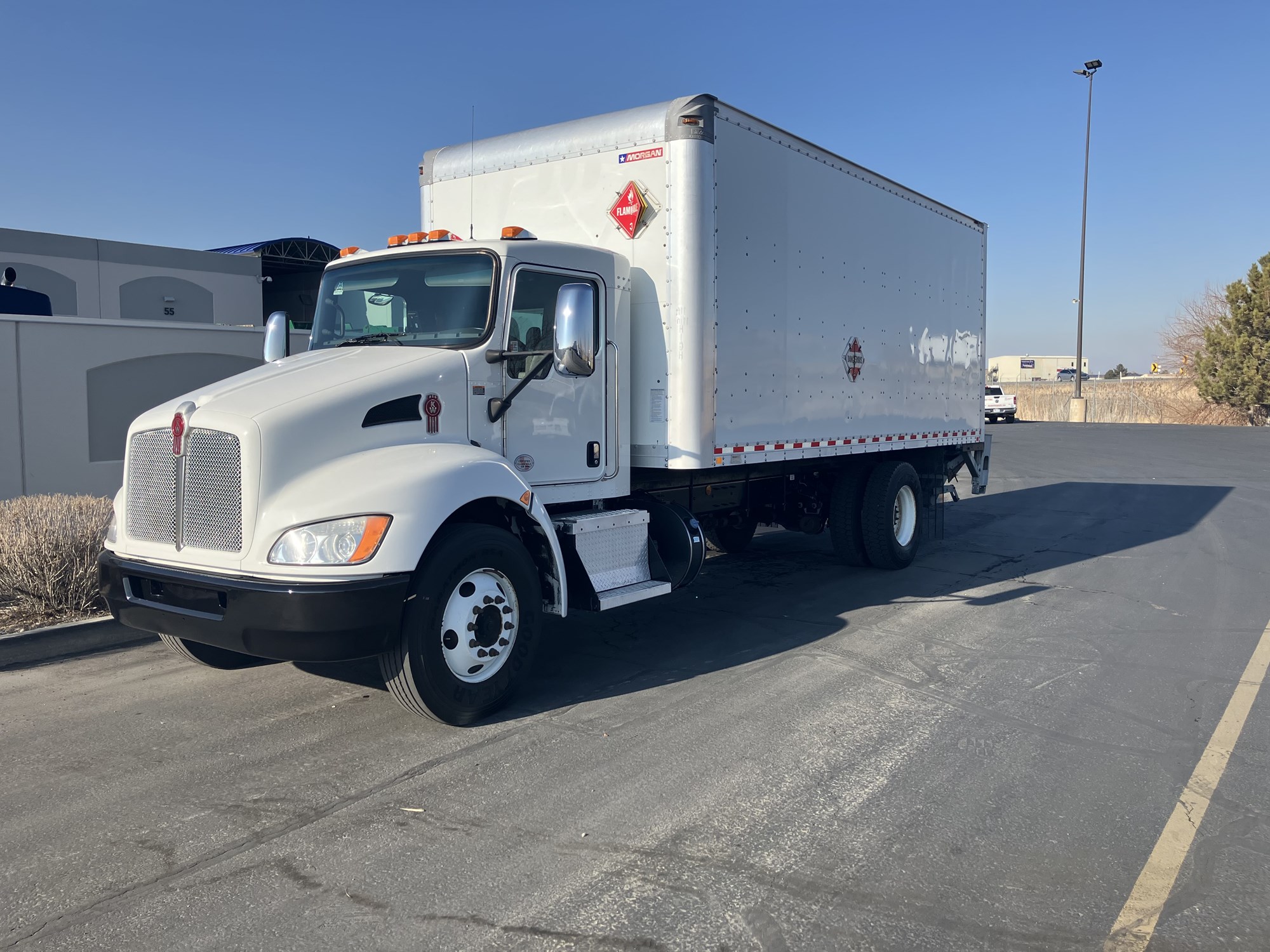 2018 Kenworth T270 - image 2 of 6