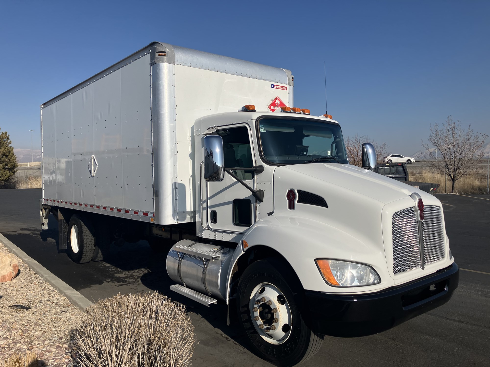 2018 Kenworth T270 - image 4 of 6