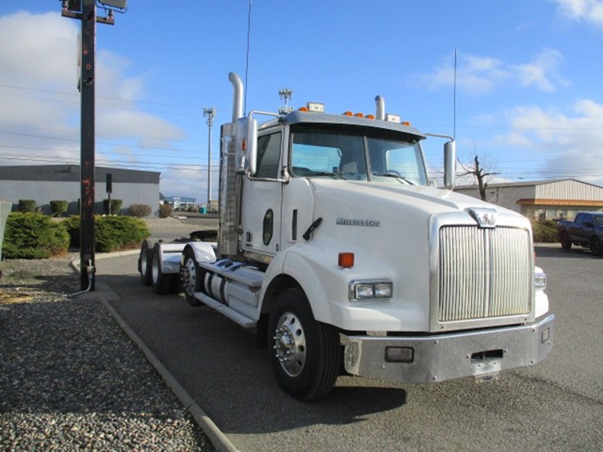 2018 Western Star 4900 - image 2 of 6