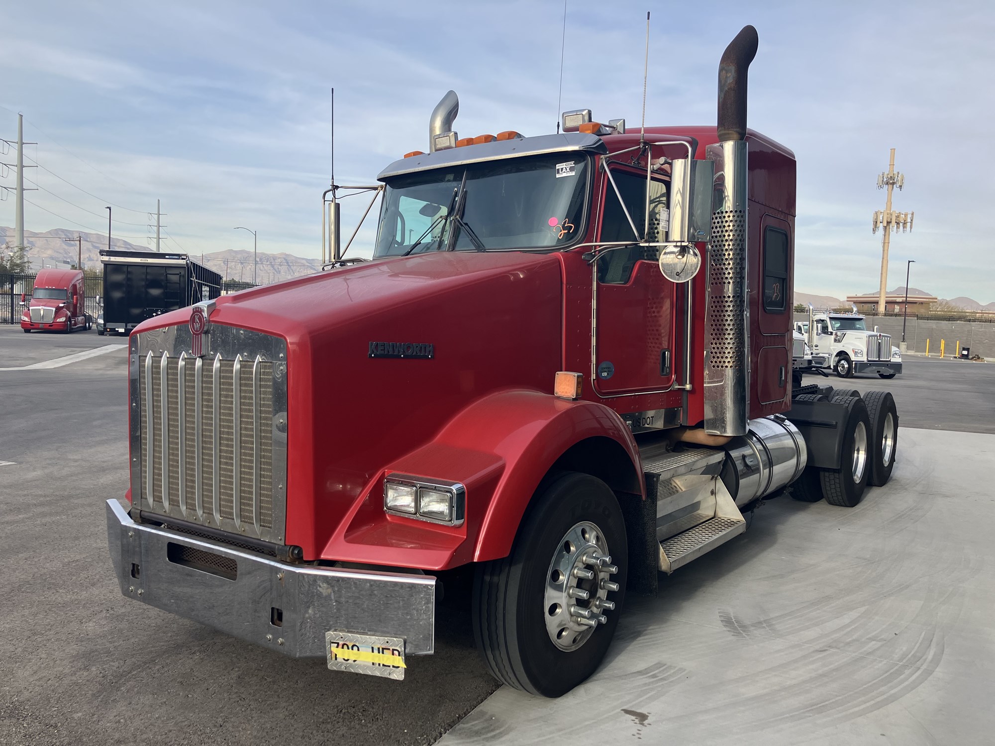 2019 Kenworth T800 - image 1 of 6