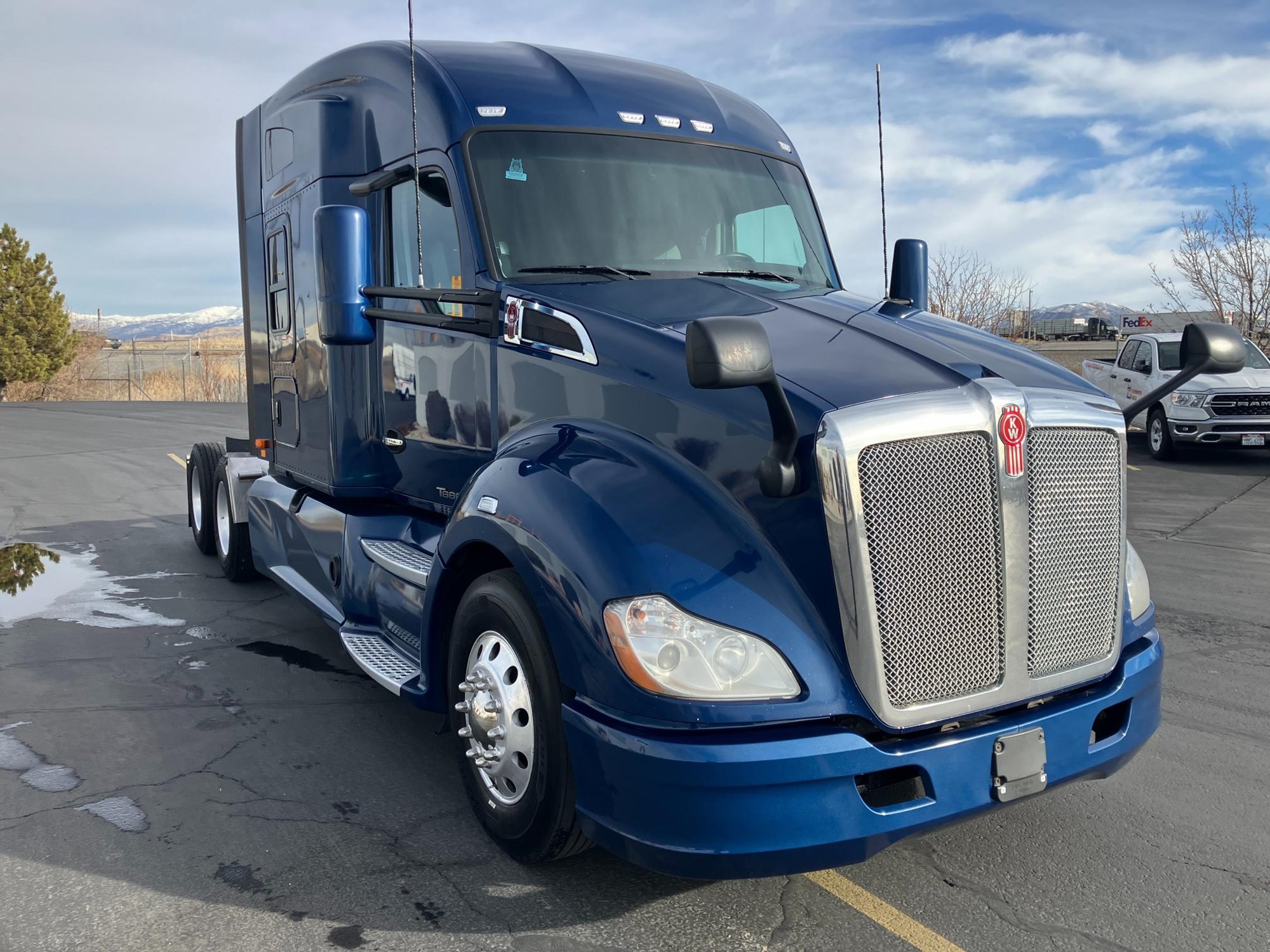 2020 Kenworth T680 - image 3 of 6