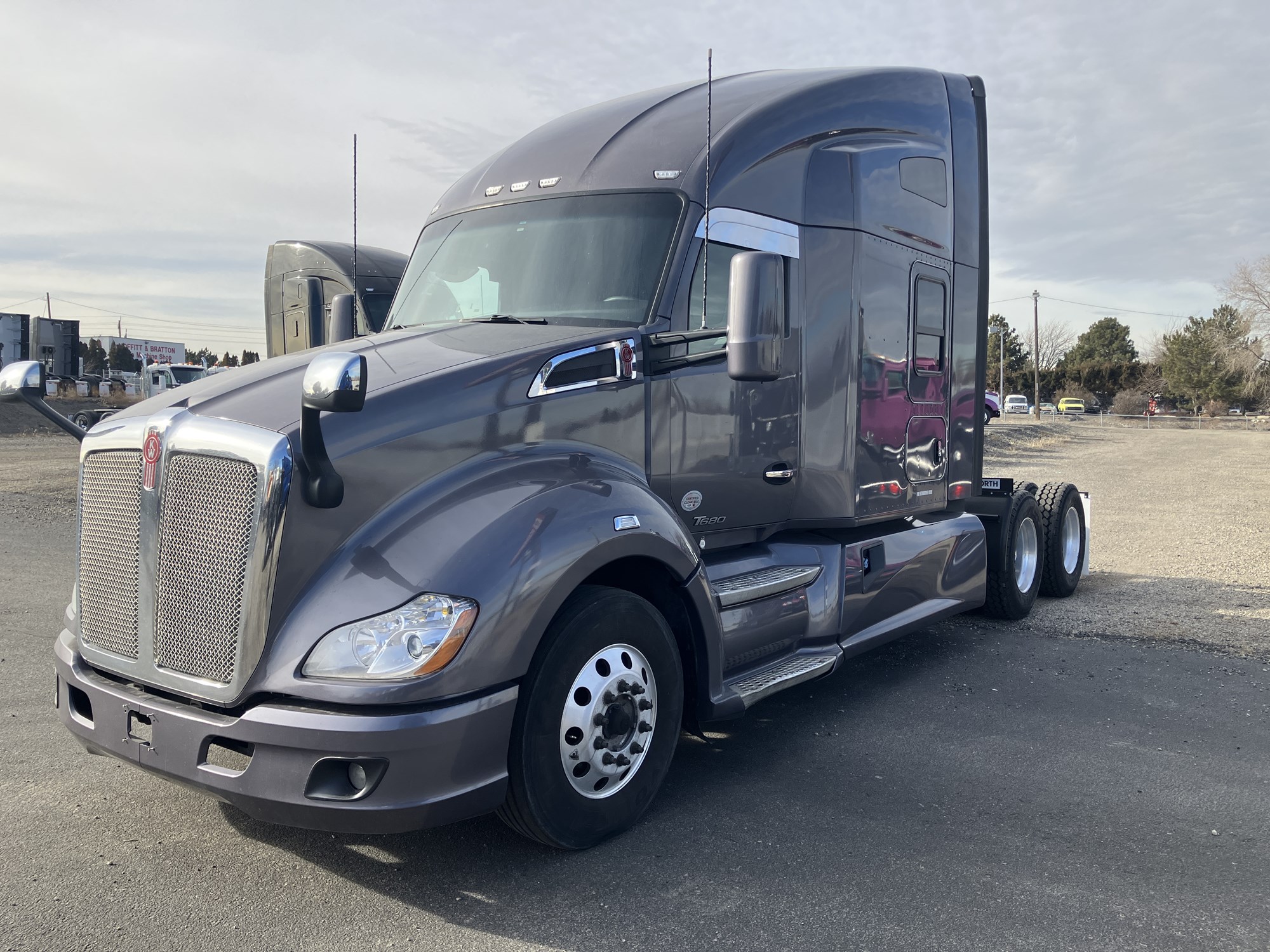 2020 Kenworth T680 - image 1 of 6