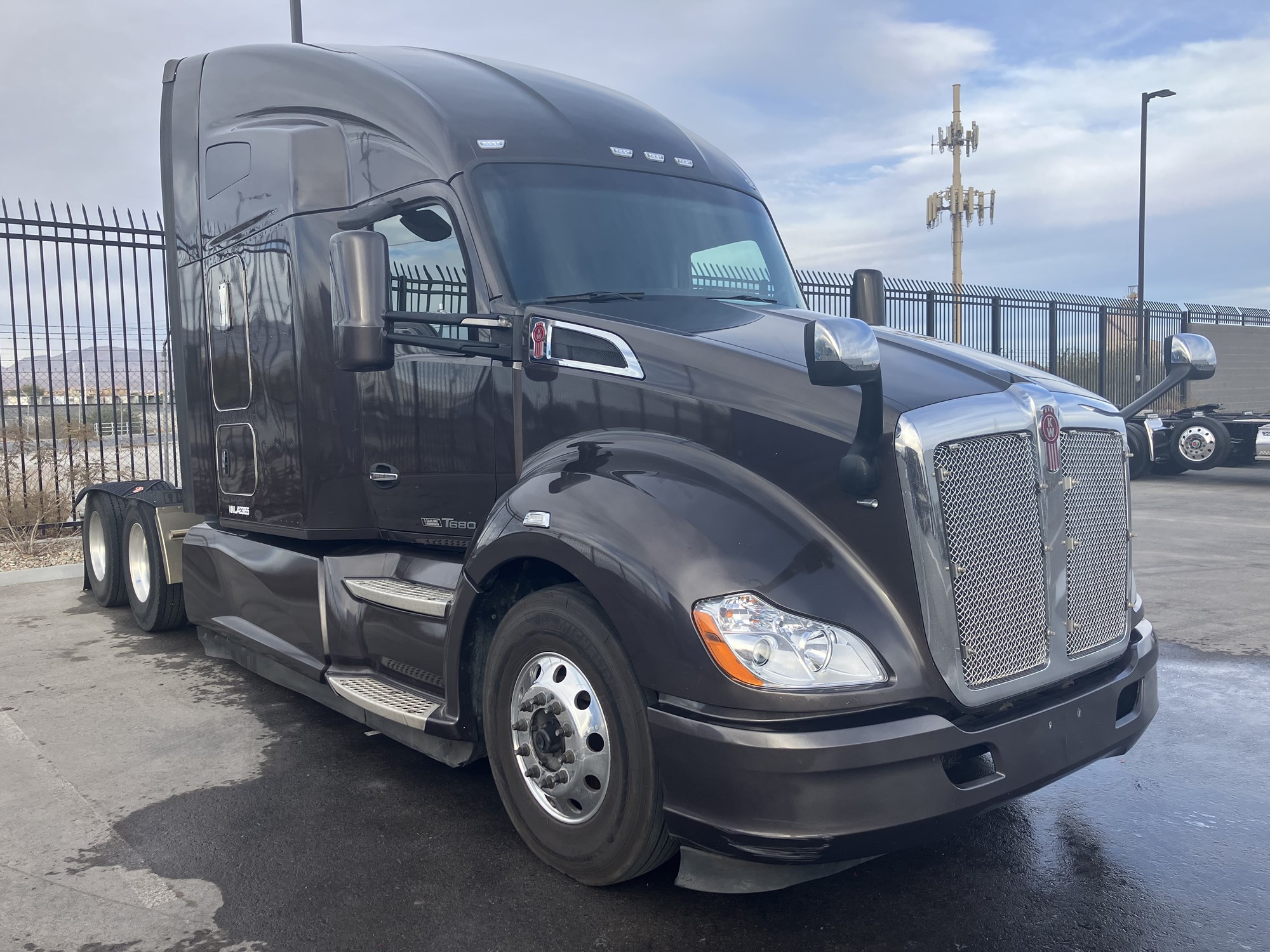 2020 Kenworth T680 - image 1 of 6