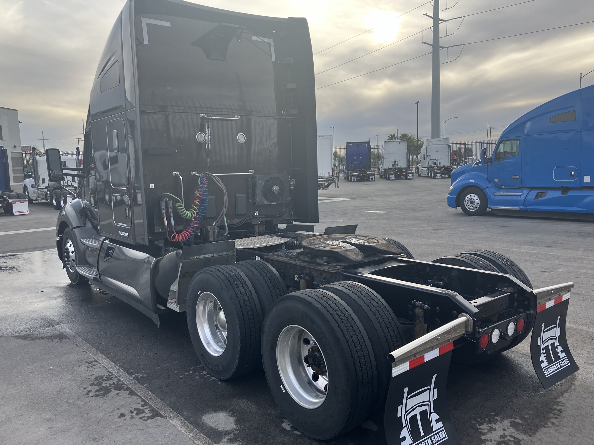 2020 Kenworth T680 - image 2 of 6