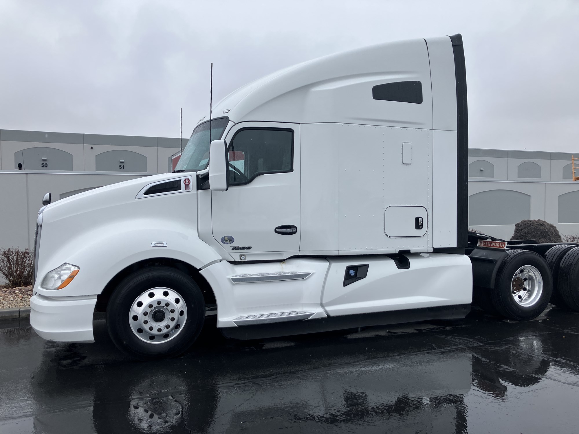 2021 Kenworth T680 - image 1 of 6