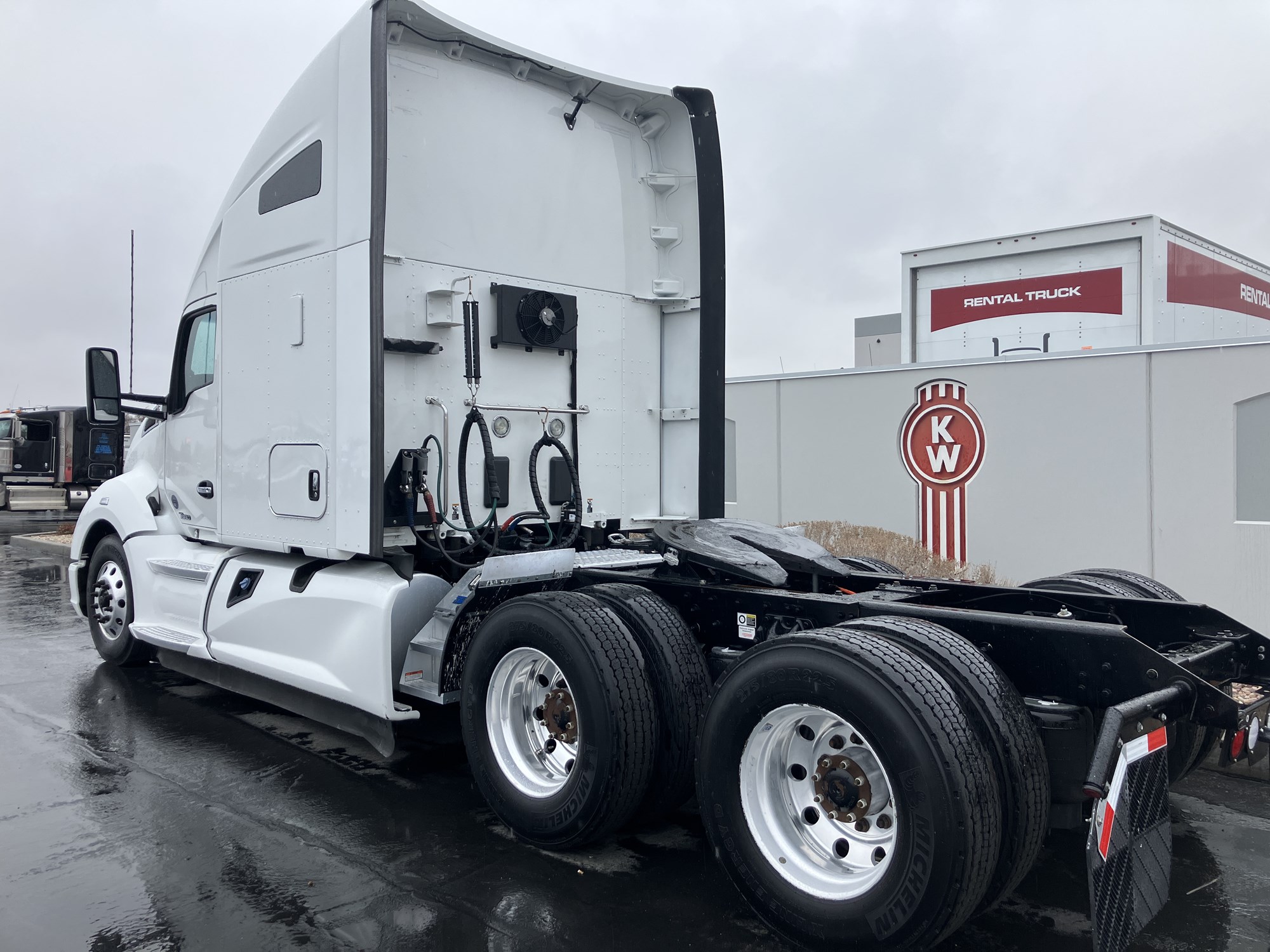 2021 Kenworth T680 - image 3 of 6