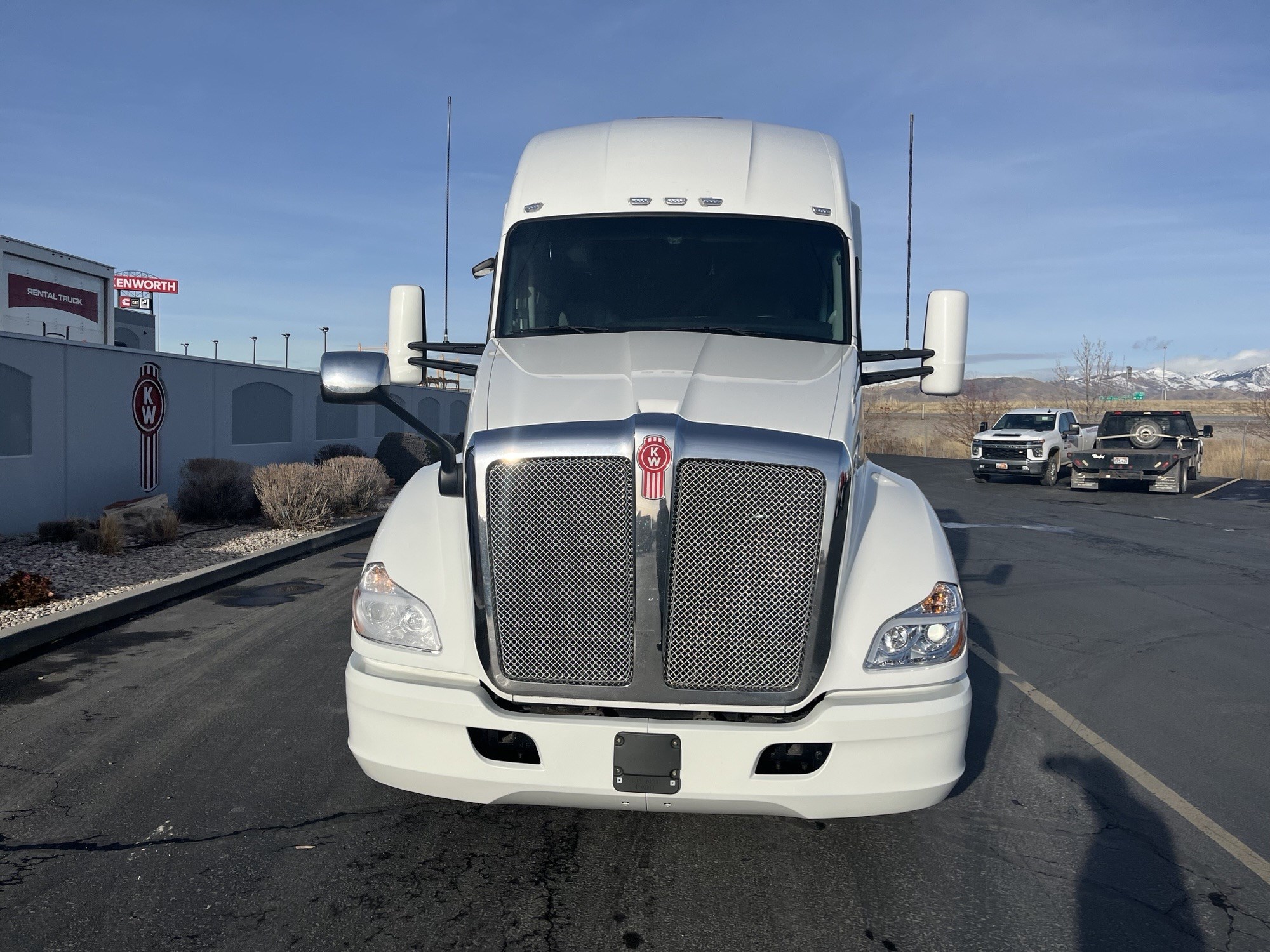 2021 Kenworth T680 - image 2 of 6