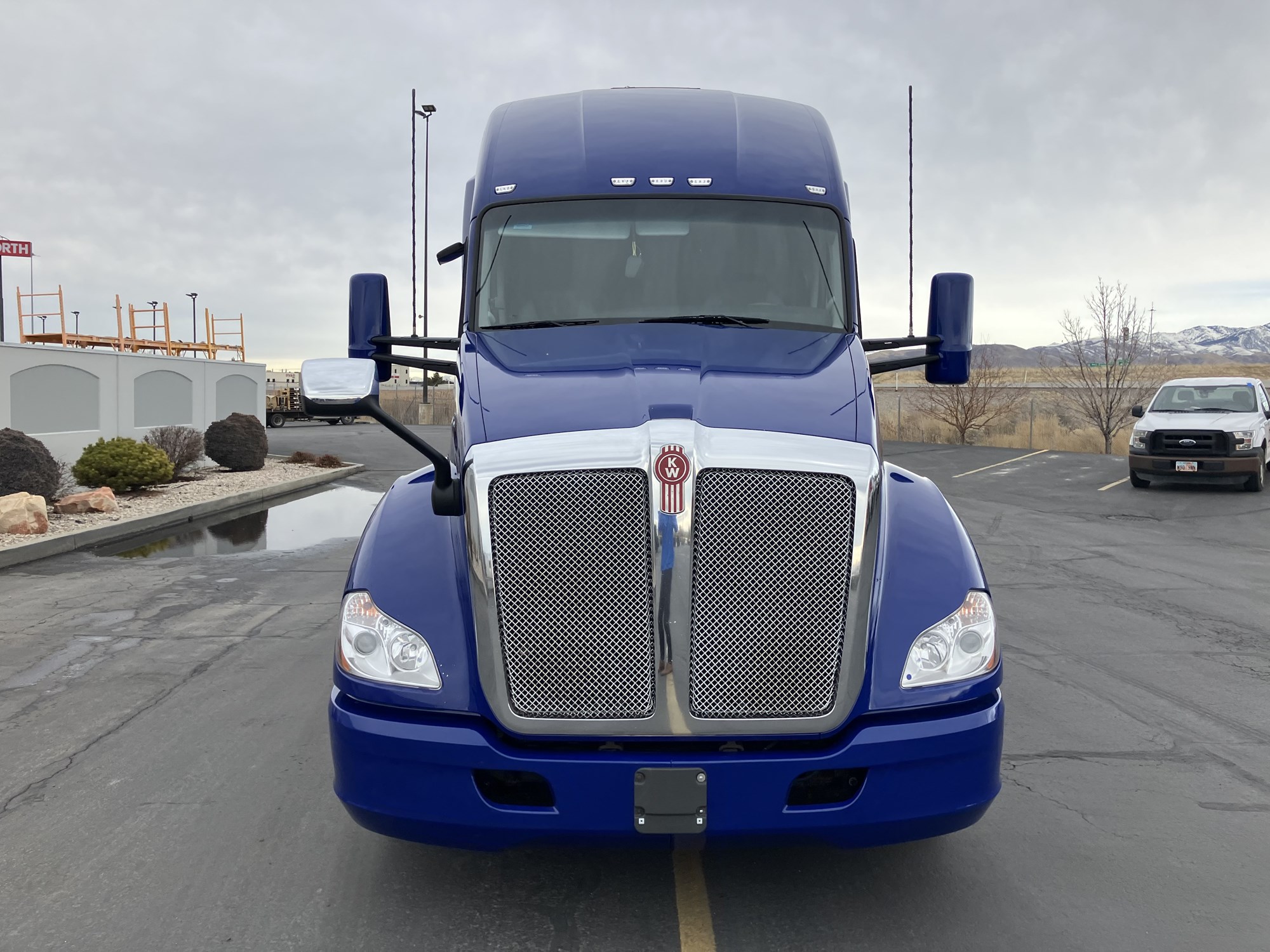 2021 Kenworth T680 - image 3 of 6