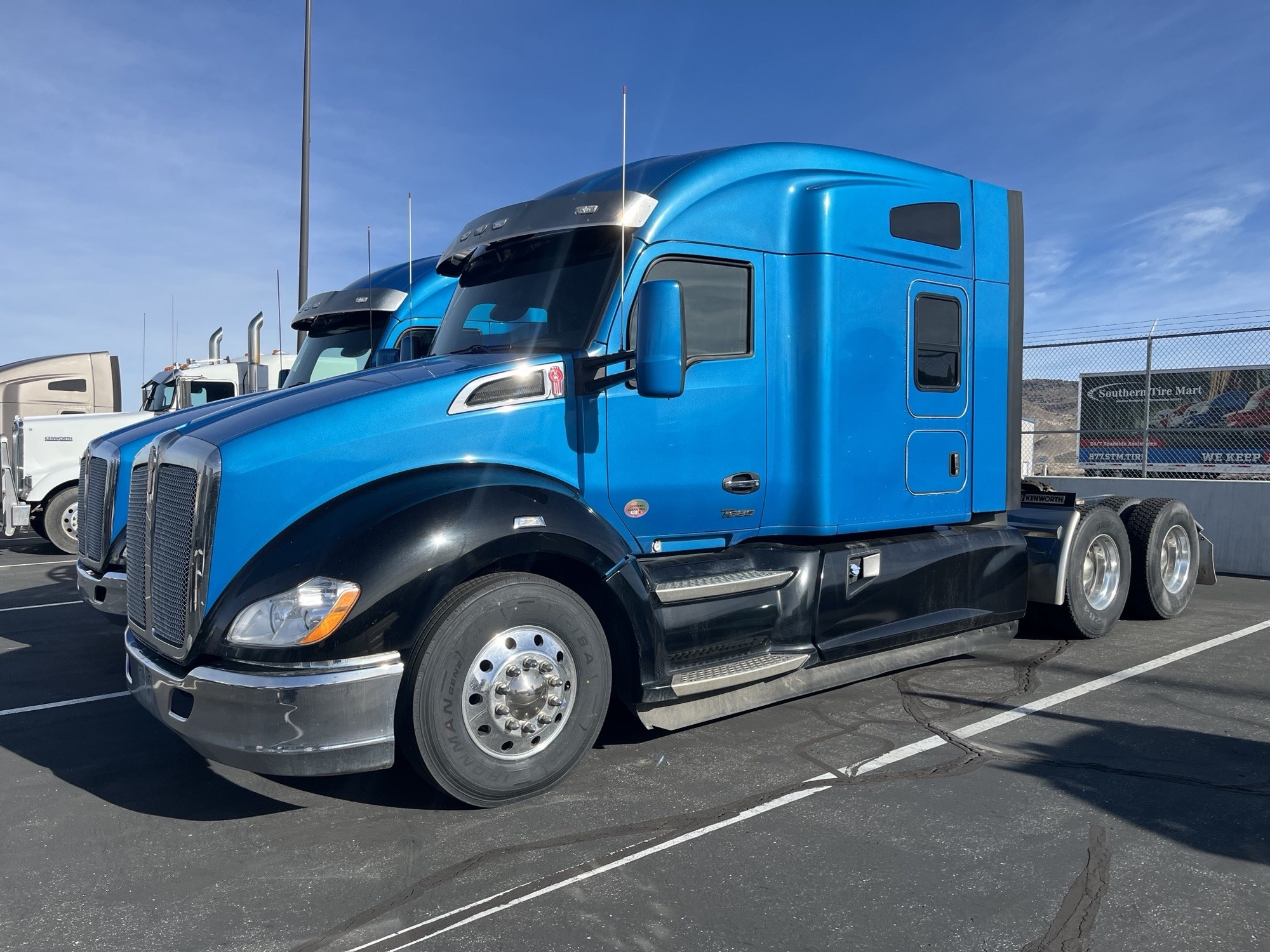 2022 Kenworth T680 - image 1 of 6