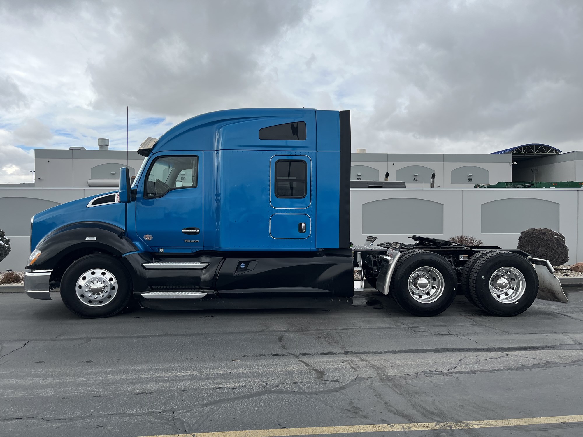 2022 Kenworth T680 - image 1 of 6