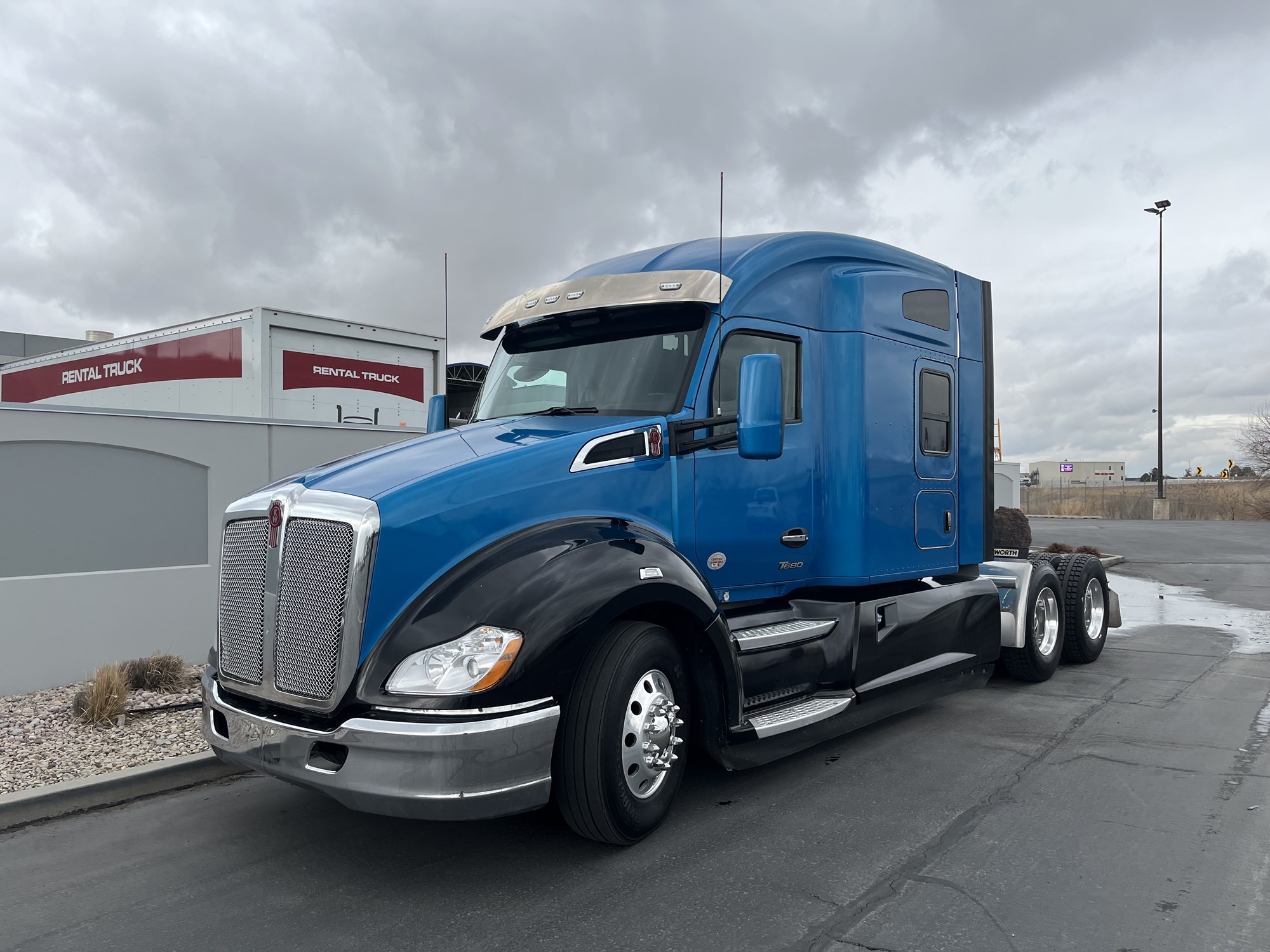 2022 Kenworth T680 - image 2 of 6