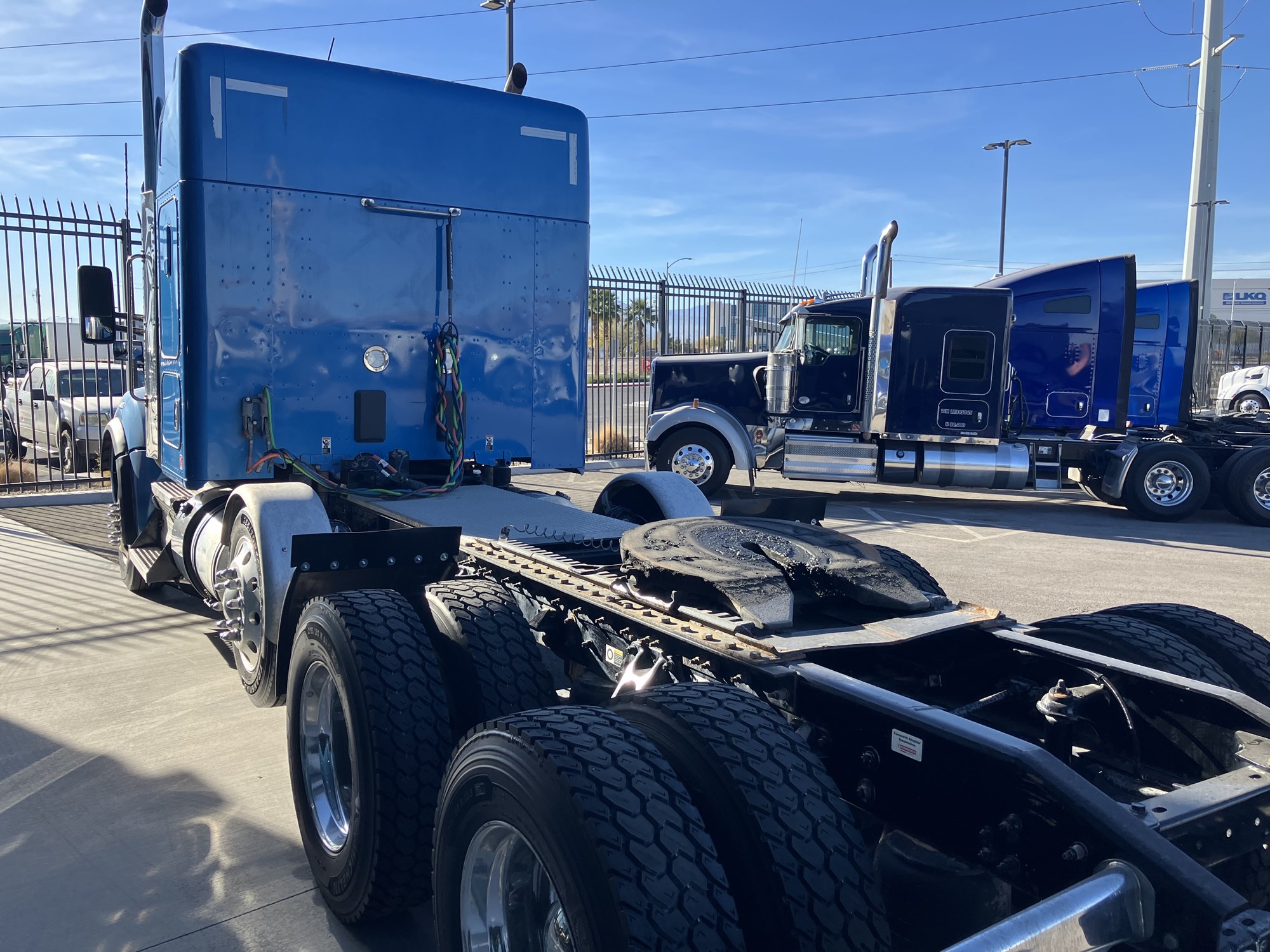 2022 Kenworth T880 - image 5 of 6